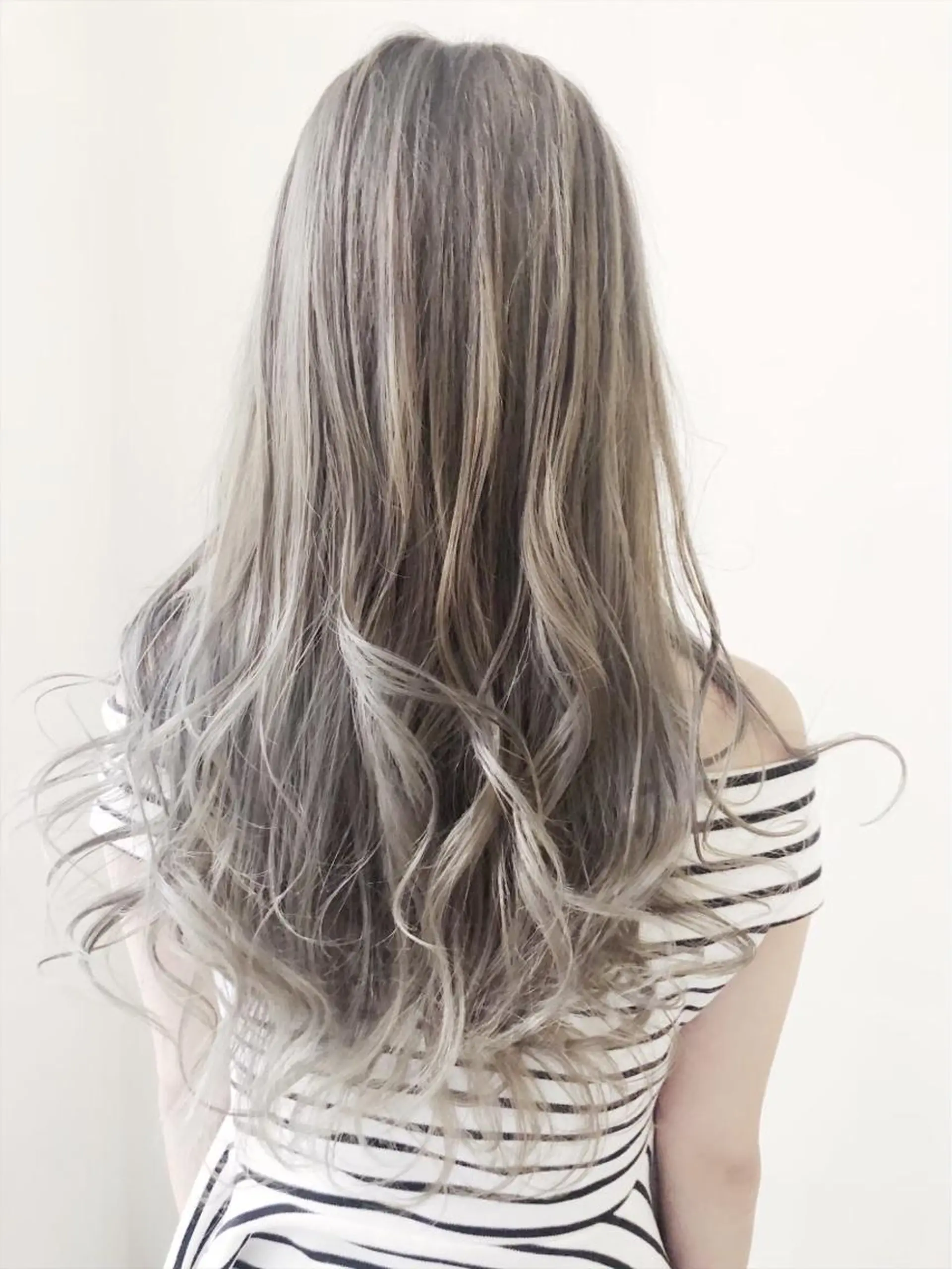 ロング カラー ヘアカラー トリートメント 長谷川 華奈子のヘアスタイル