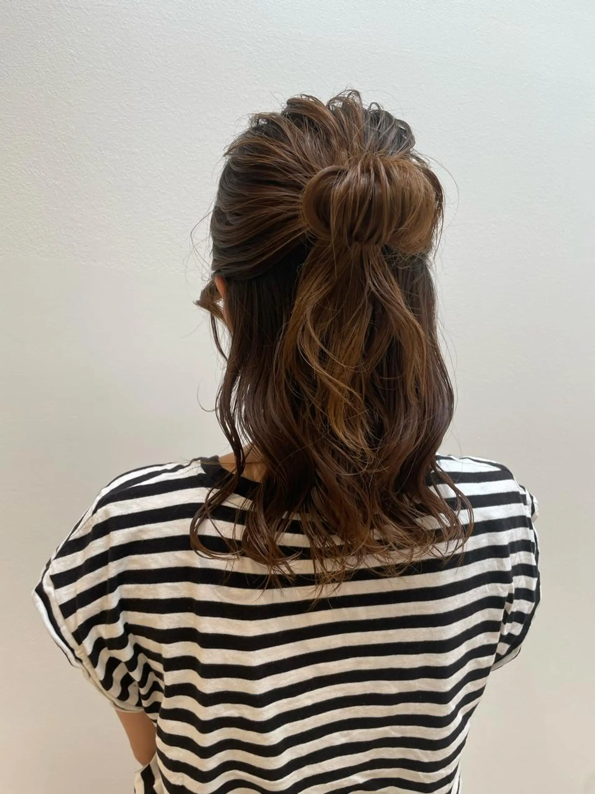 ミディアム ヘアアレンジ ハーフアップ 結婚式・ブライダル ヘアセット レイヤー/ハイトーン 🫧‪Erikaのヘアスタイル