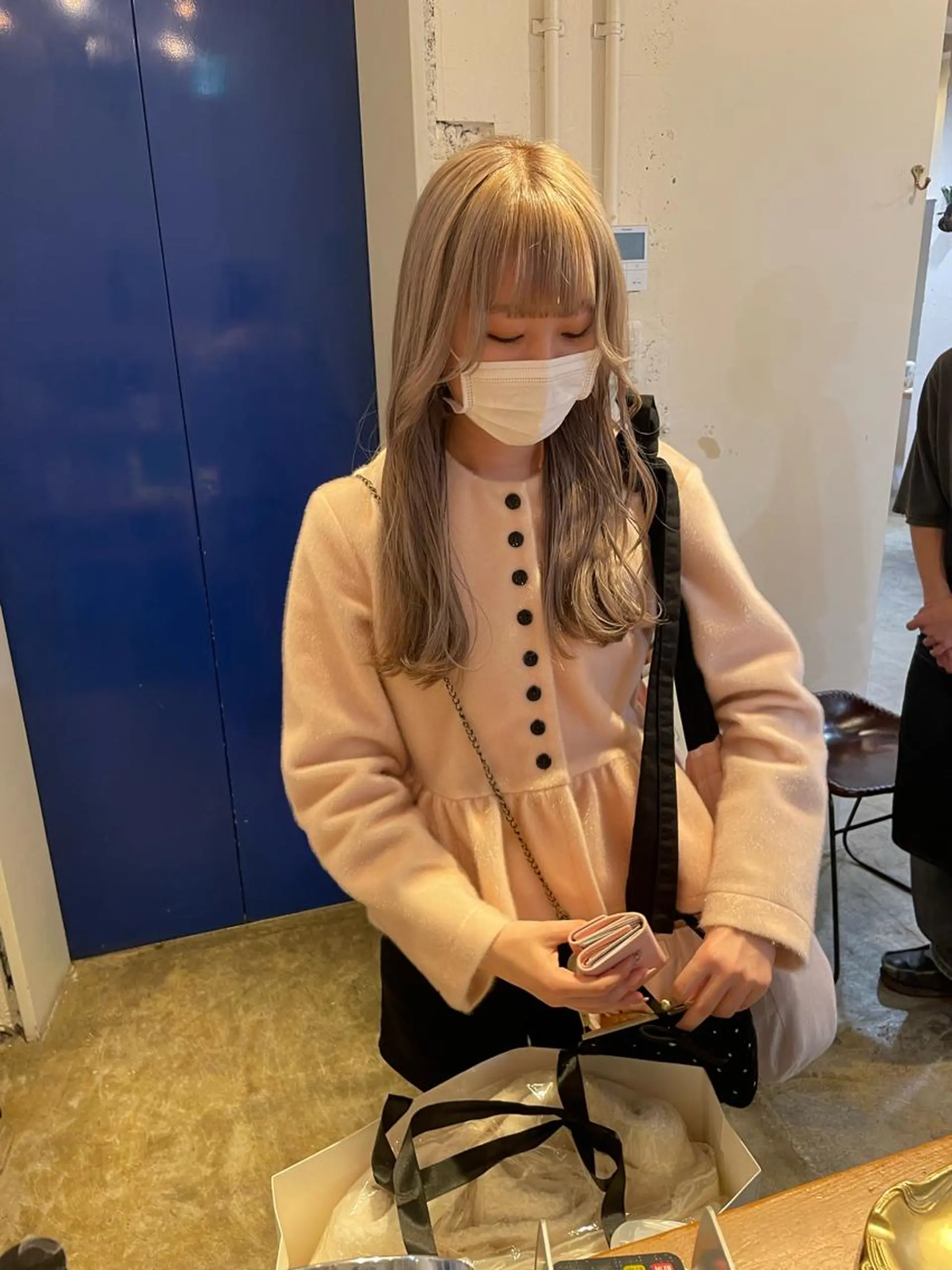 ロング カラー グレージュ ハイトーンカラー ハイトーングレージュ カット ヘアカラー トリートメント MIOベージュカラー 柔らかいカラーのヘアスタイル