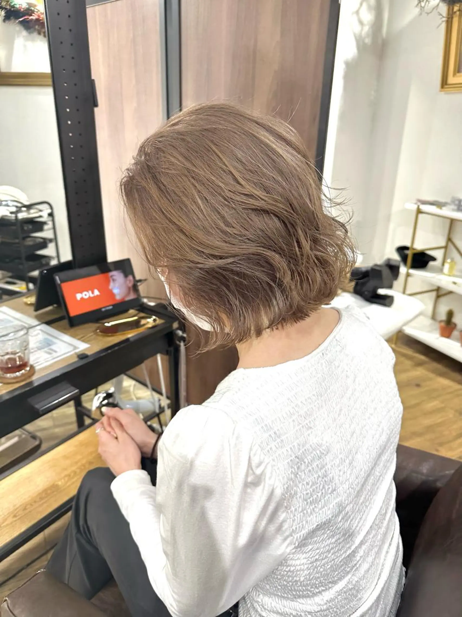 ミディアム カラー ベージュカラー グレージュ レイヤーカット カット ヘアカラー トリートメント ARCANAブリーチ レイヤーカット/原宿のヘアスタイル