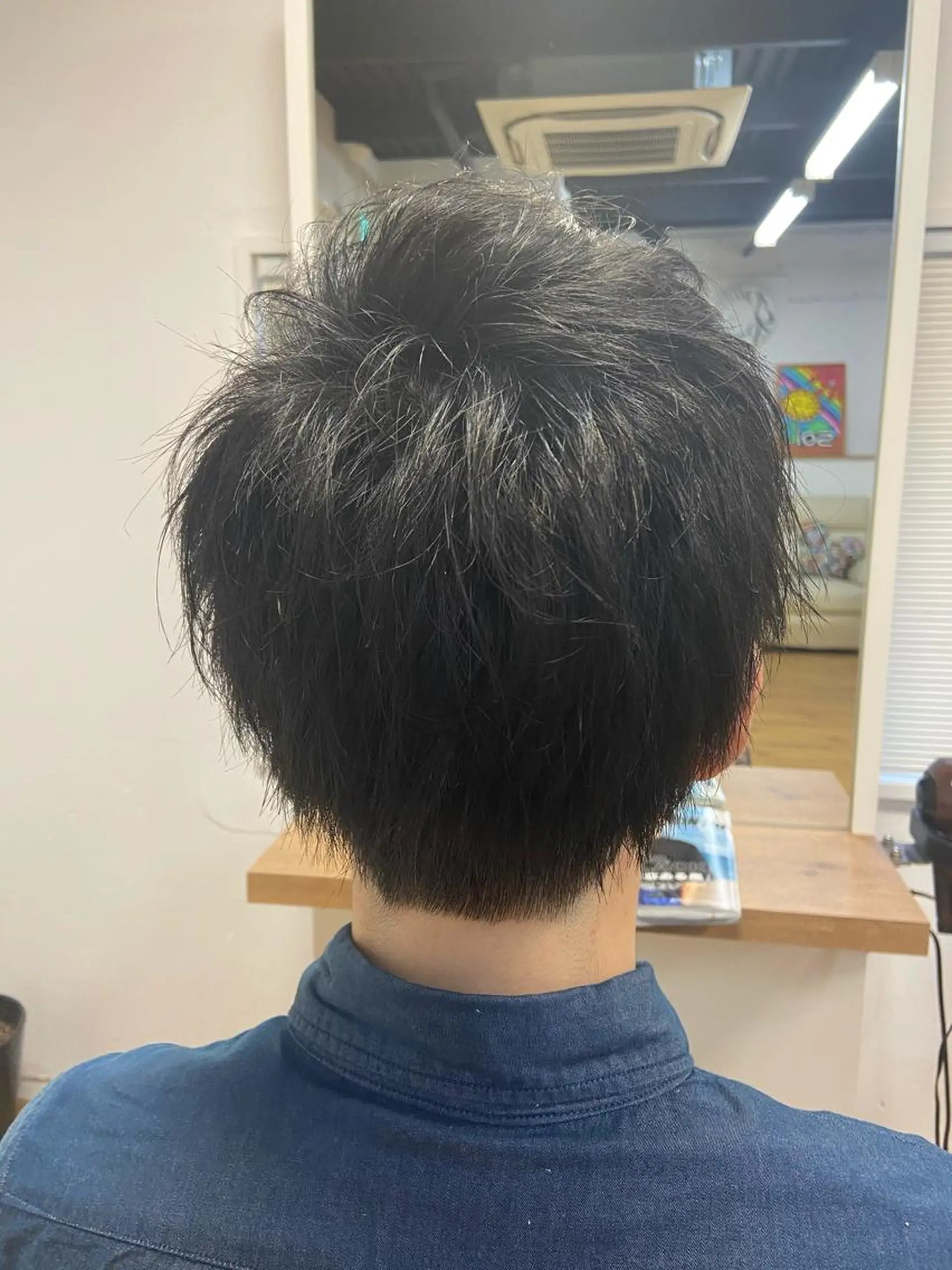 ショート メンズ ヘアカラー HOWL所属・小山 明菜のヘアスタイル