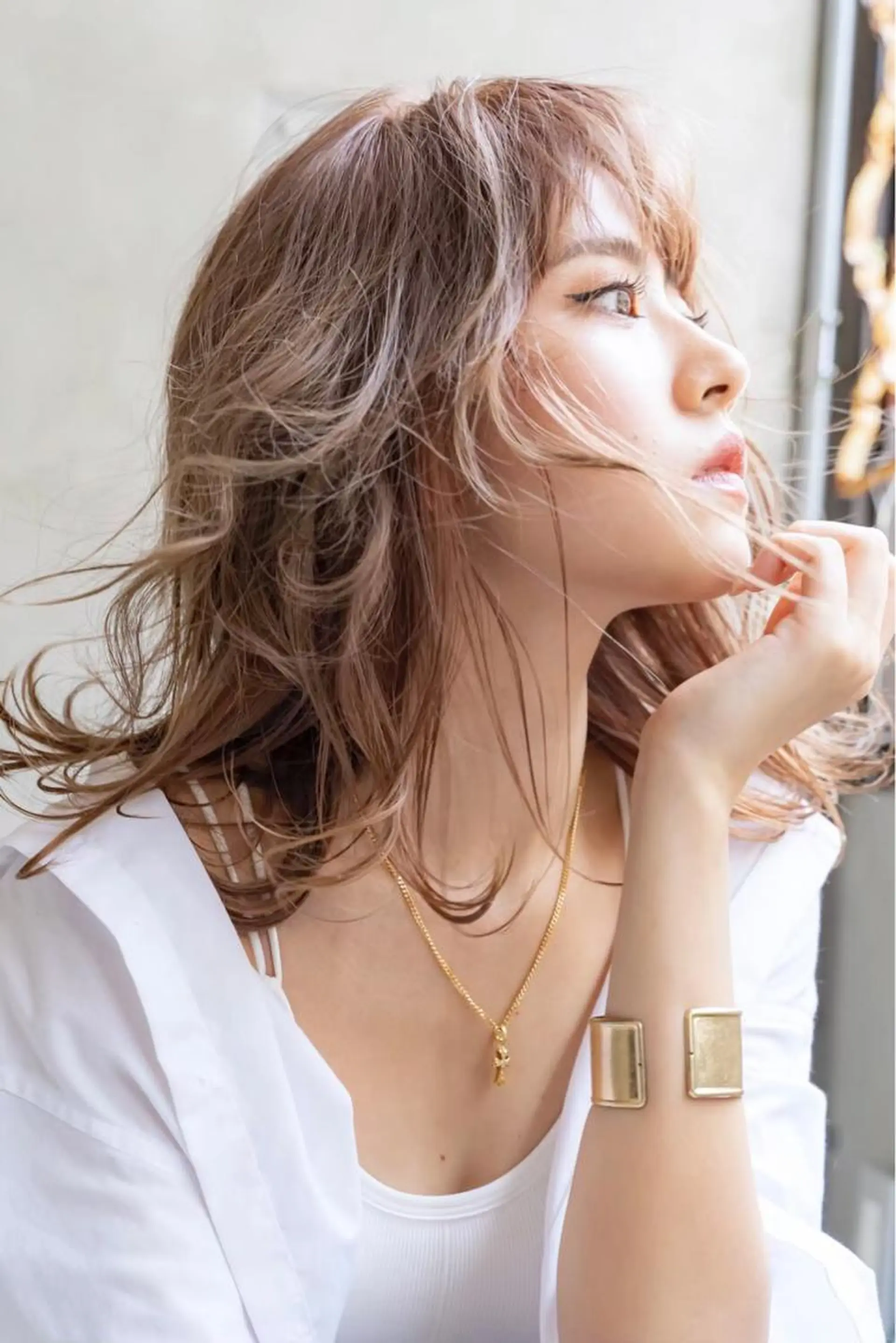ミディアム レイヤーカット ヘアカラー トリートメント ヘアセット MUSASHI ブリーチカラー◎のヘアスタイル