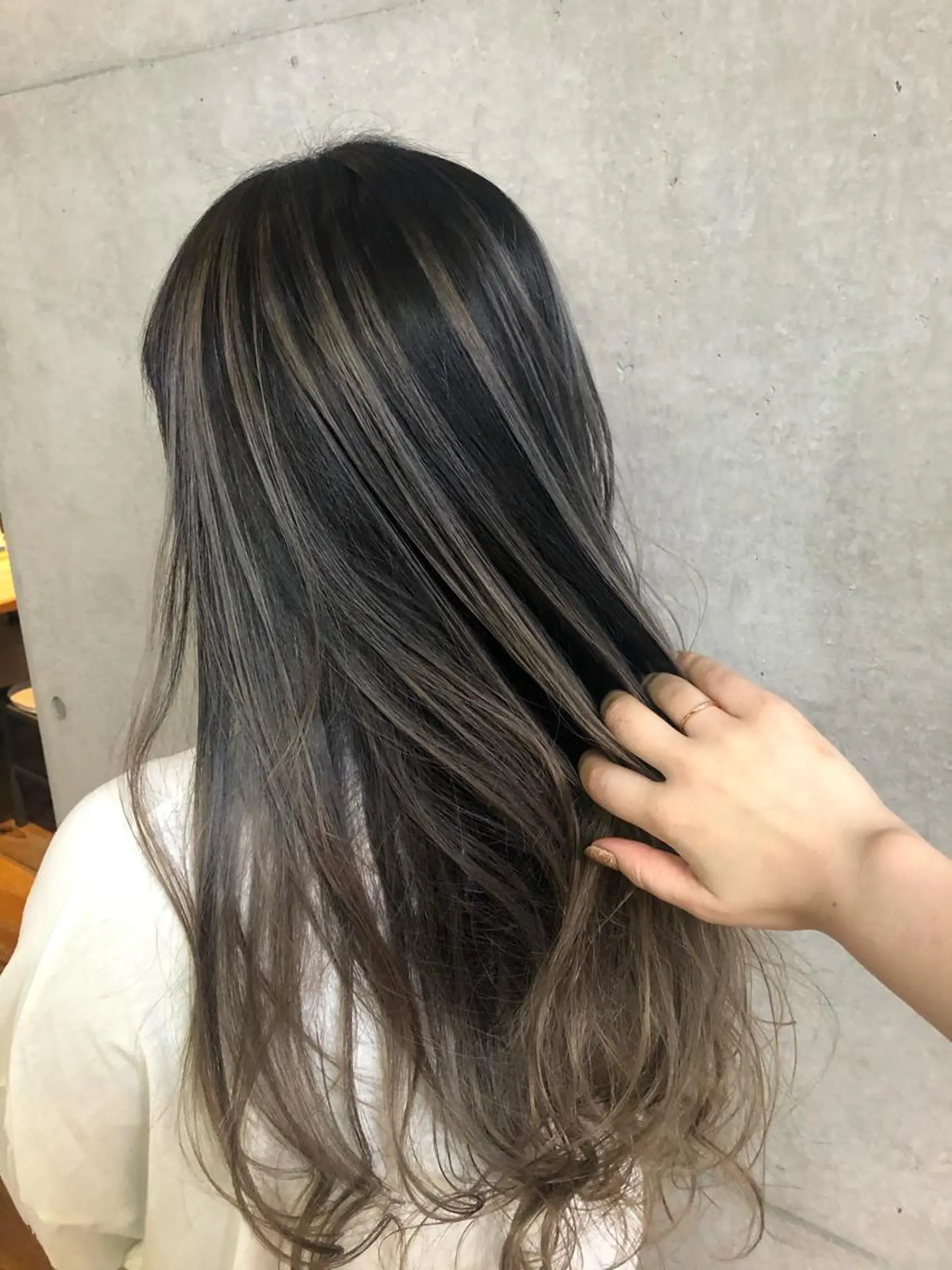 ロング カラー バレイヤージュ レイヤーカット nagisa /縮毛矯正のヘアスタイル