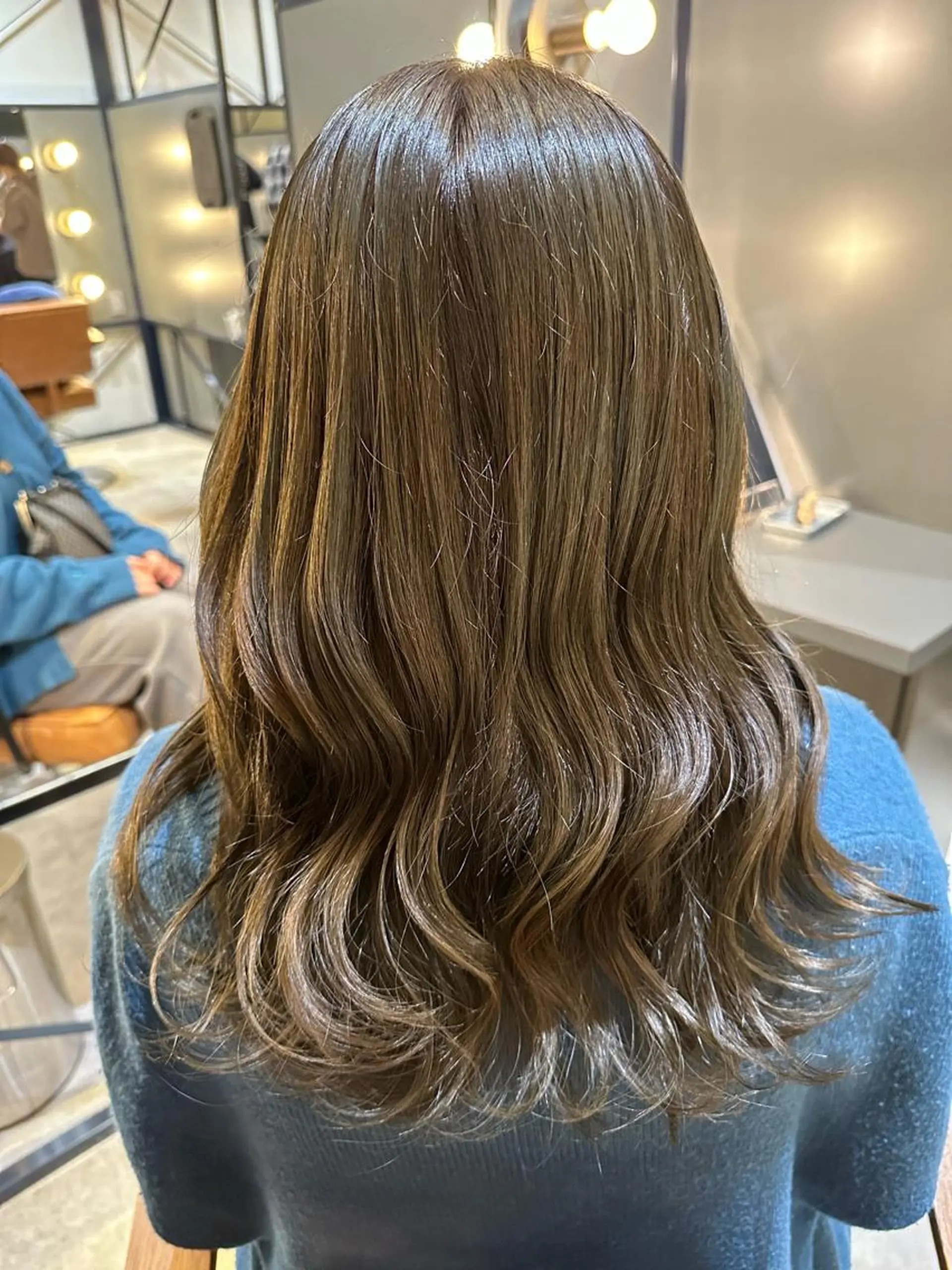 セミロング 横山 菜摘のヘアスタイル