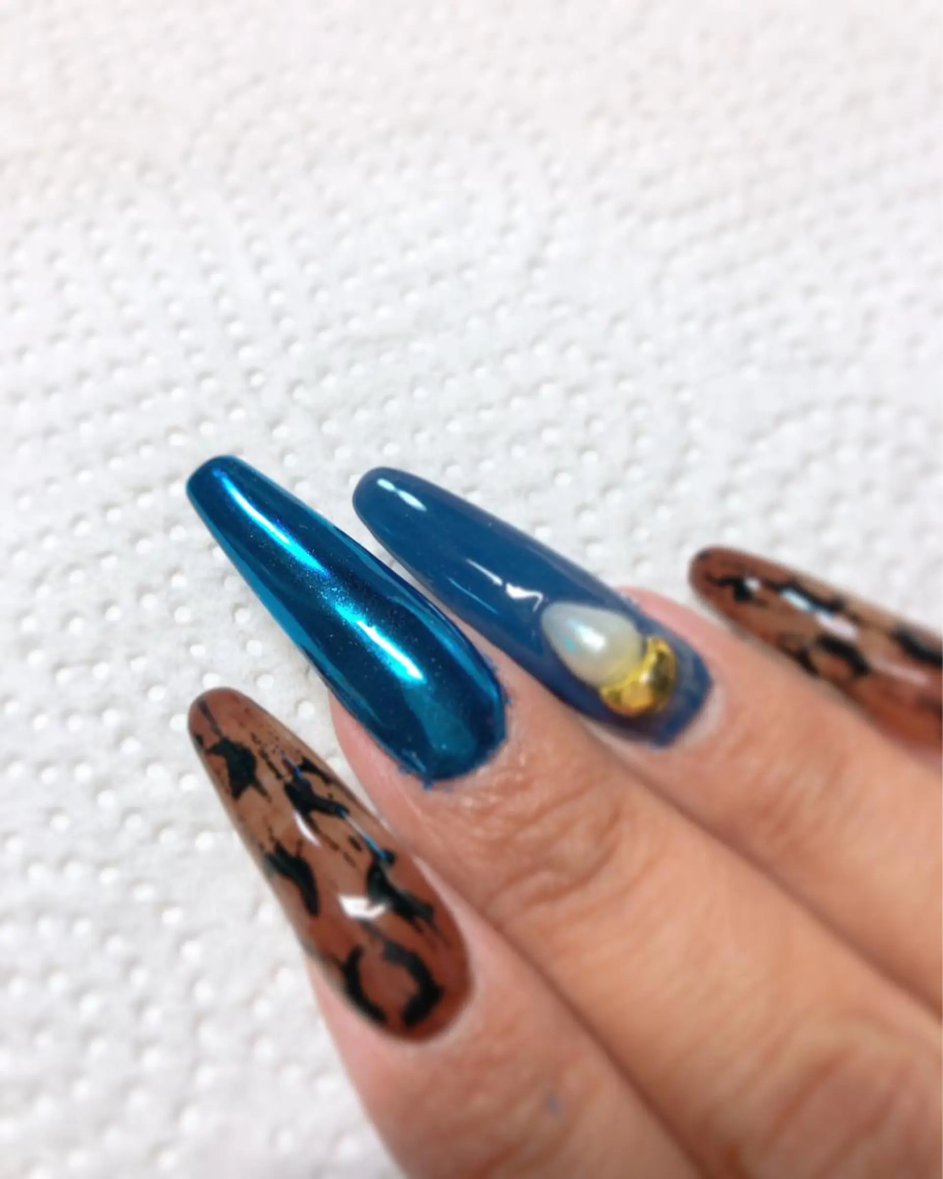 ネイル ブルー ミラーネイル ハンドネイル ハンドケア ネイルサロン HARRYS所属・ネイル･脱毛サロン HARRYSのエステ・リラクイメージ