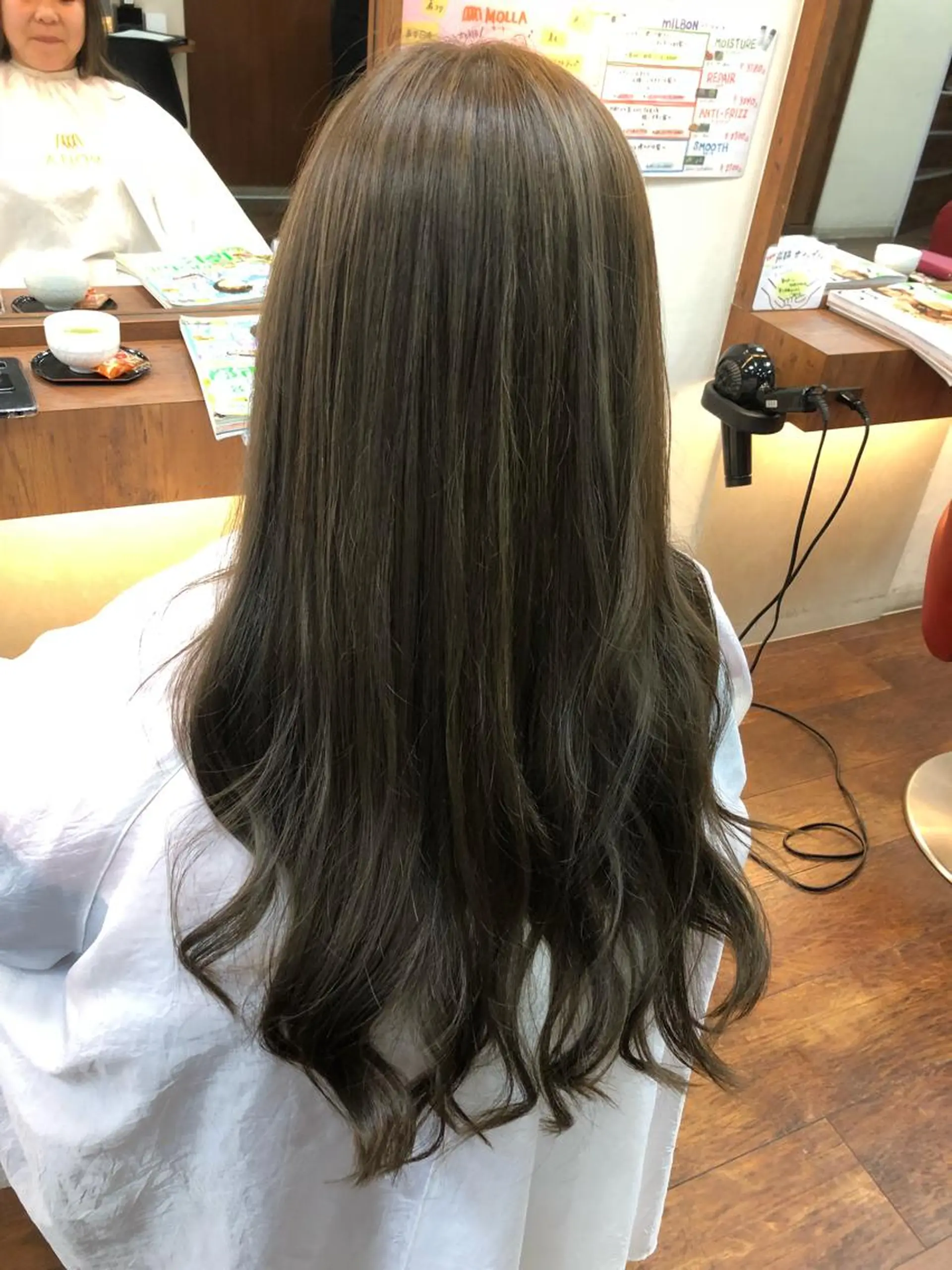 ロング カラー アッシュ ブリーチ メッシュ 外国人風カラー カット パーマ トリートメント 大野 まゆのヘアスタイル