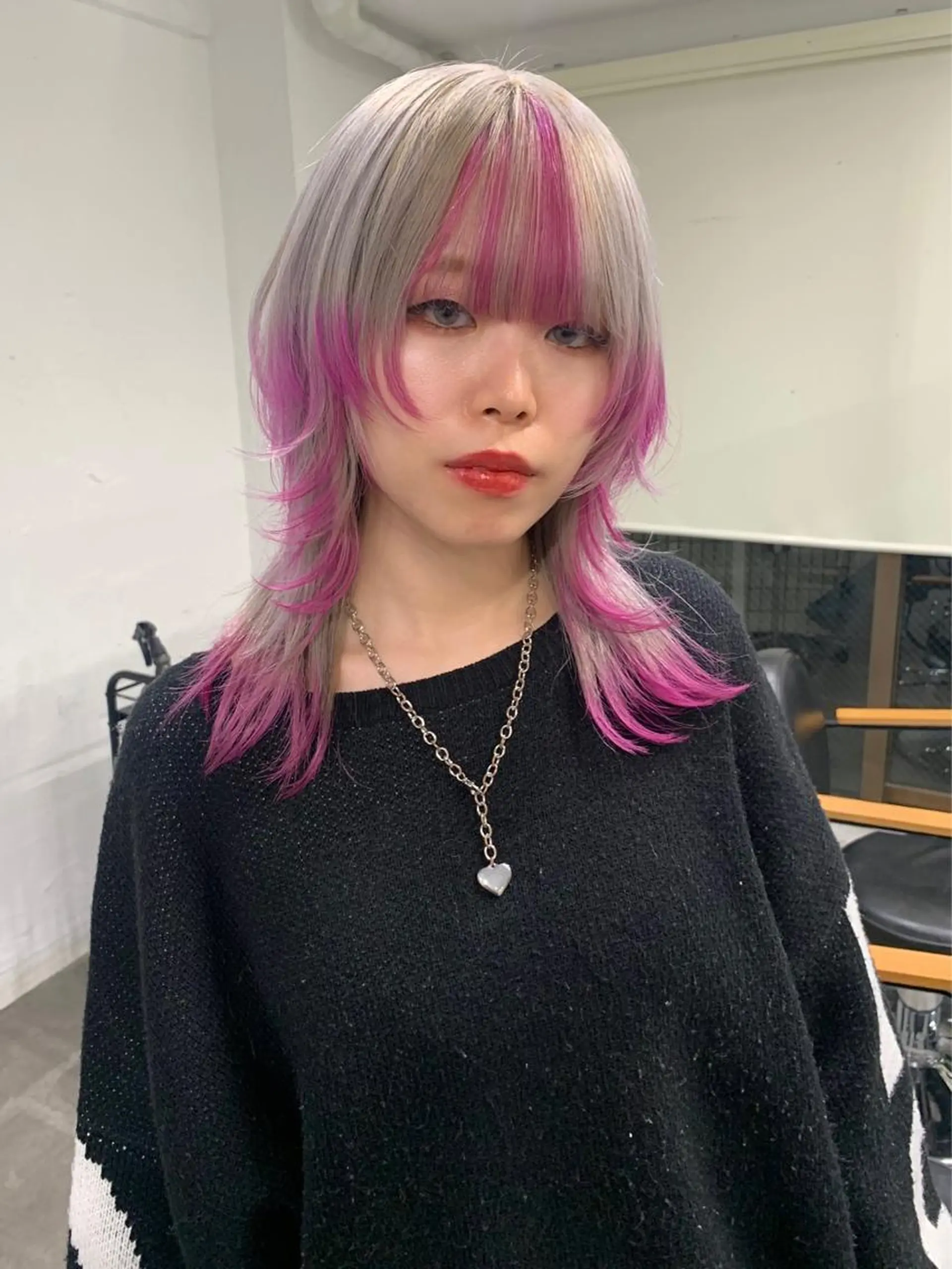 セミロング カラー ピンクカラー レイヤーカット カット ヘアカラー ヘアセット 中性ウルフカット ケアブリーチ/ケイトのヘアスタイル