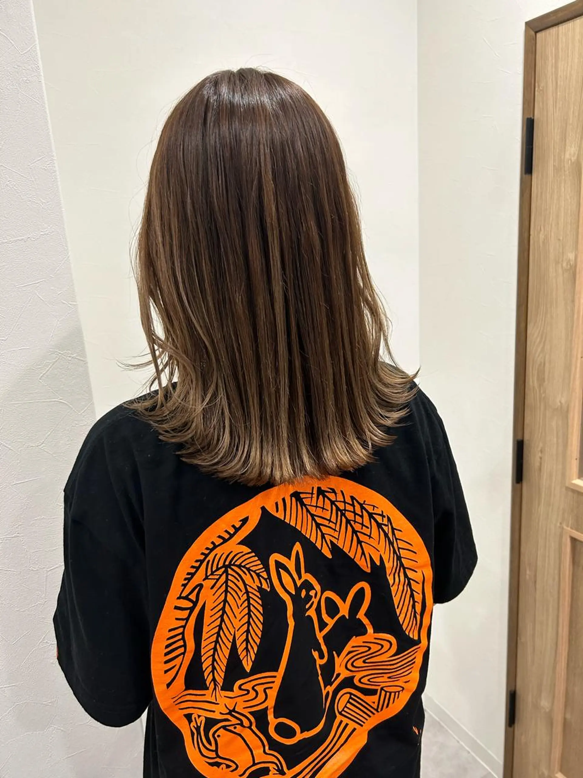 ミディアム カラー アッシュ アッシュグレー アッシュグレージュ バレイヤージュ ベージュカラー ボブ/ハイトーン 立川loose 下田のヘアスタイル