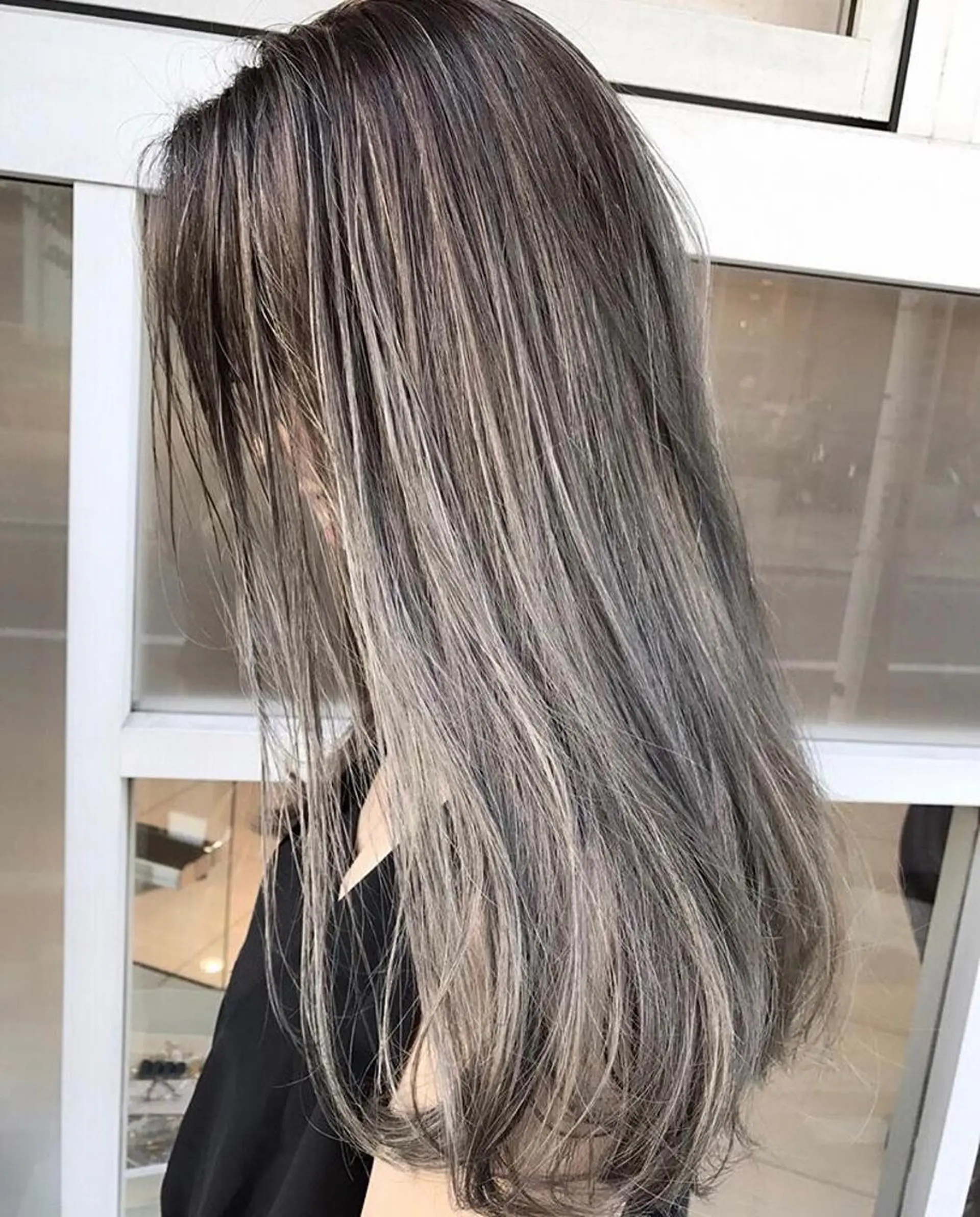 ロング カラー ヘアアレンジ ミストバング  フェイスフレーミング ハイトーンカラー インナーカラー 顔周りカット rii-🩰 トレンド韓国ヘアのヘアスタイル