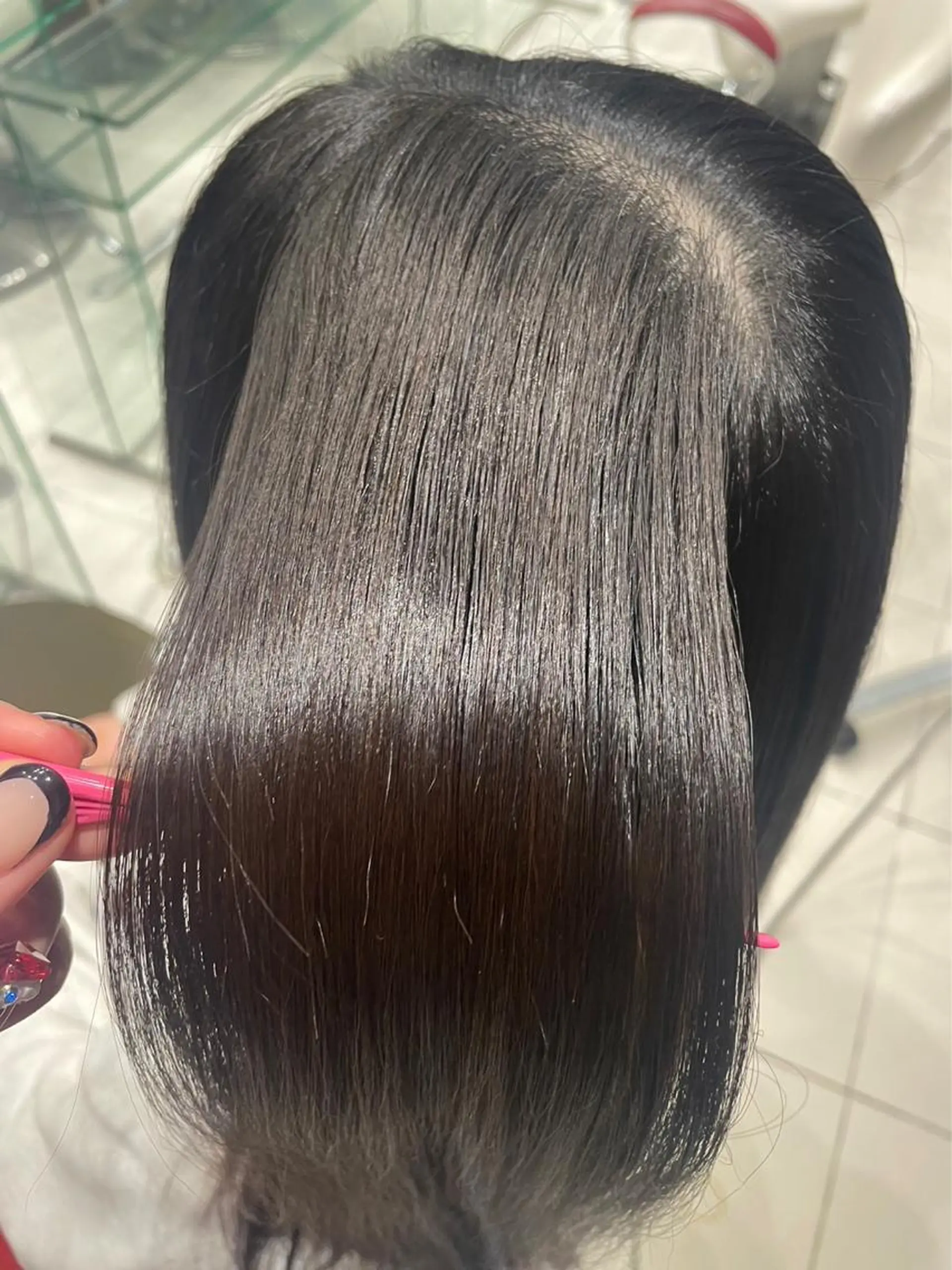 ロング パーマ ストレートパーマ 鈴木 芽依のヘアスタイル