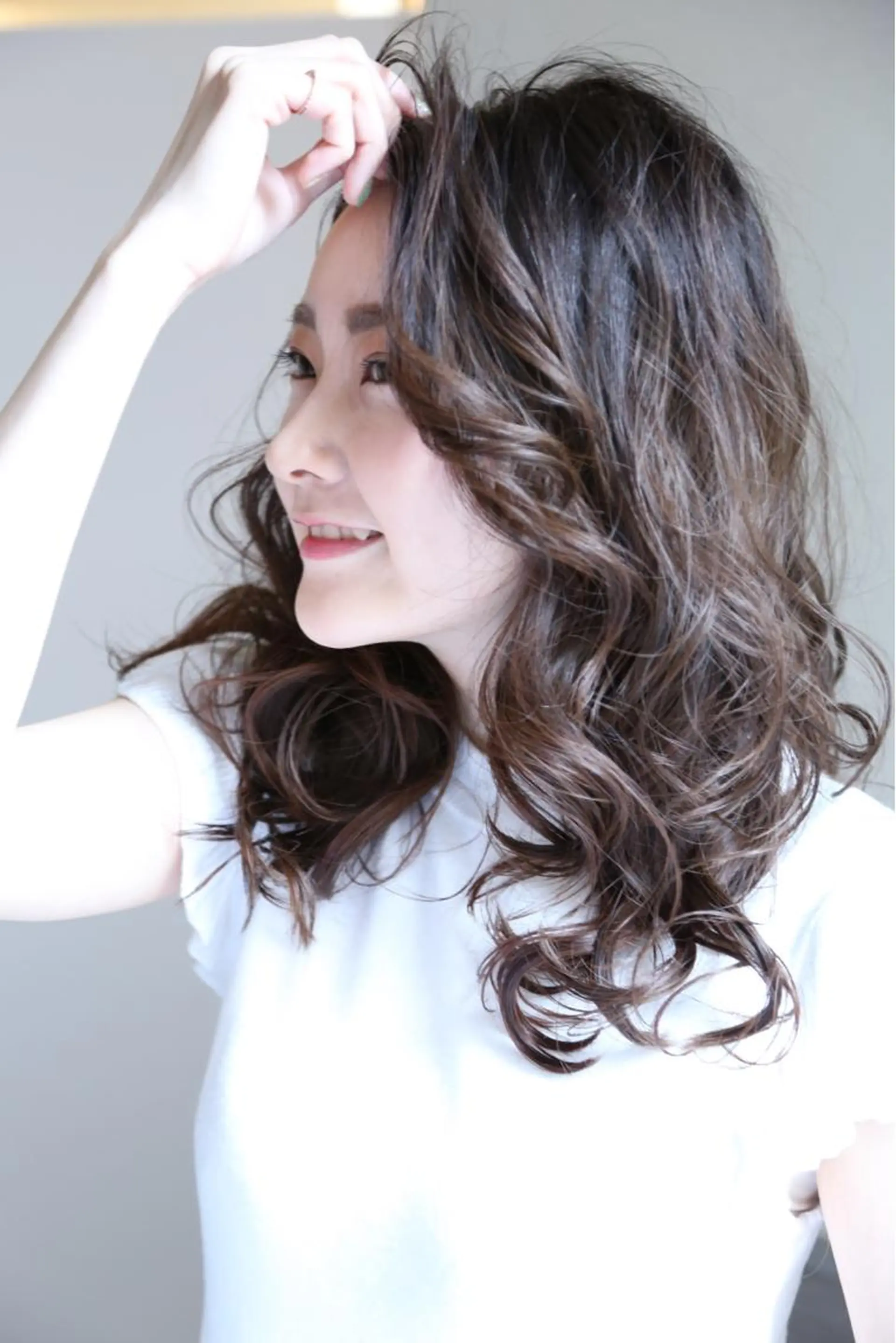 セミロング カット ヘアカラー パーマ 縮毛矯正 トリートメント 💙美髪救世主💙 関華蓮のヘアスタイル