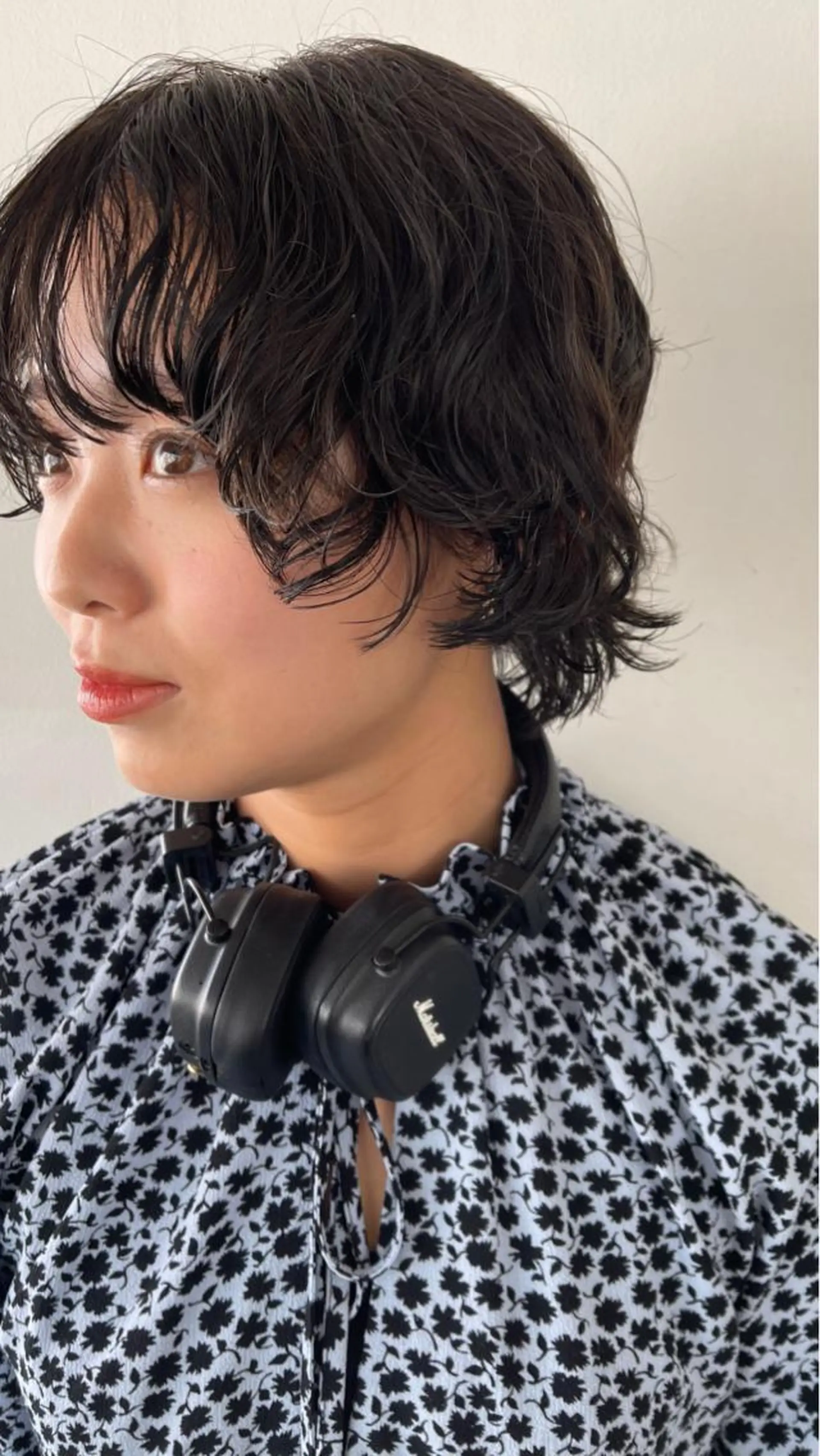 ショート カラー パーマ カット ヘアカラー パーマ pole/apartment所属・💓パーマ，💗 レイヤーカットのヘアスタイル