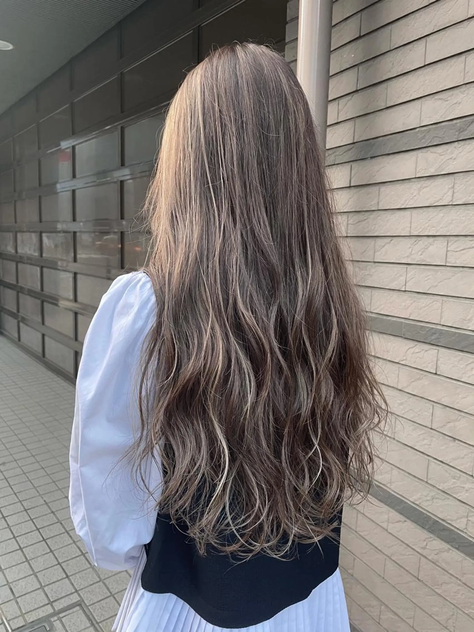 ロング カラー ヘアカラー トリートメント 西村あきや トレンド韓国ヘアのヘアスタイル
