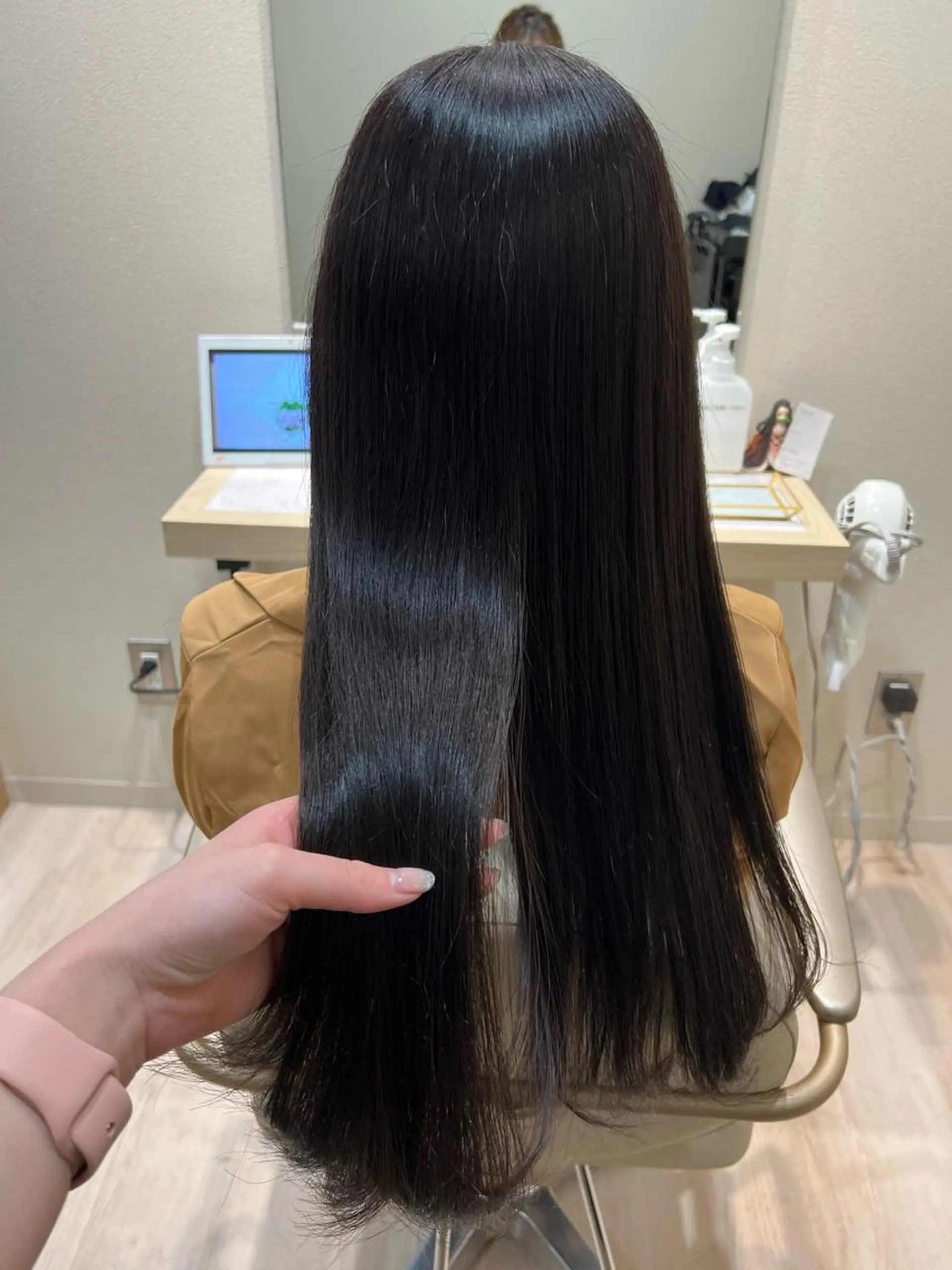 ロング カット ヘアカラー トリートメント ヘッドスパ mina .のヘアスタイル