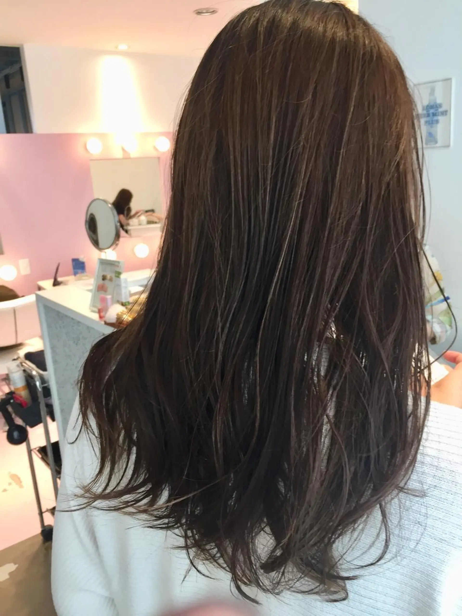 セミロング アッシュ 顔周りカット レイヤーカット カット ヘアカラー トリートメント ヘッドスパ 所渉/韓国レイヤー /ウルフカットのヘアスタイル