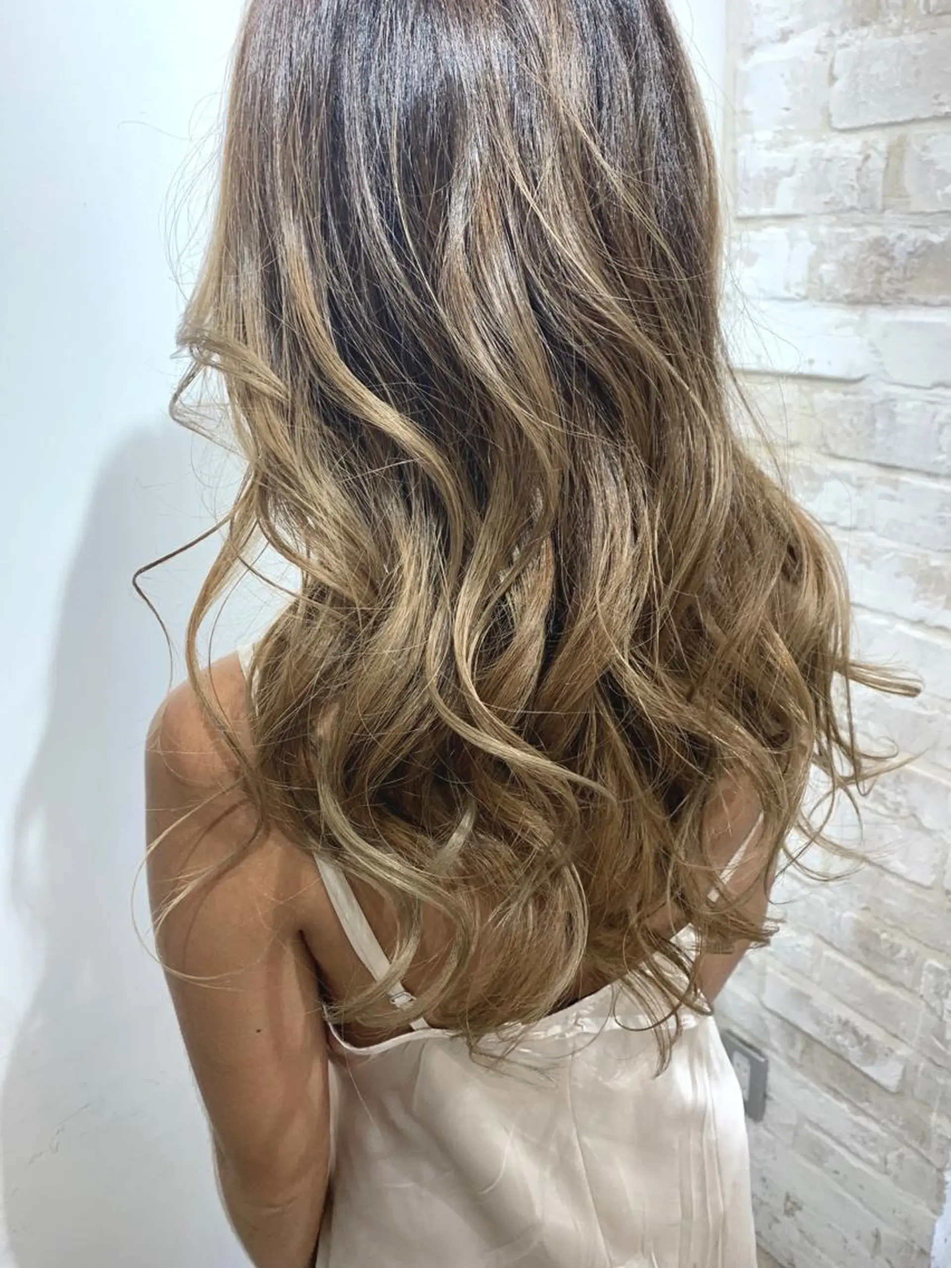 ロング ヘアカラー トリートメント ✨ハイトーン✨艶髪 ✨髪質改善✨和田のヘアスタイル