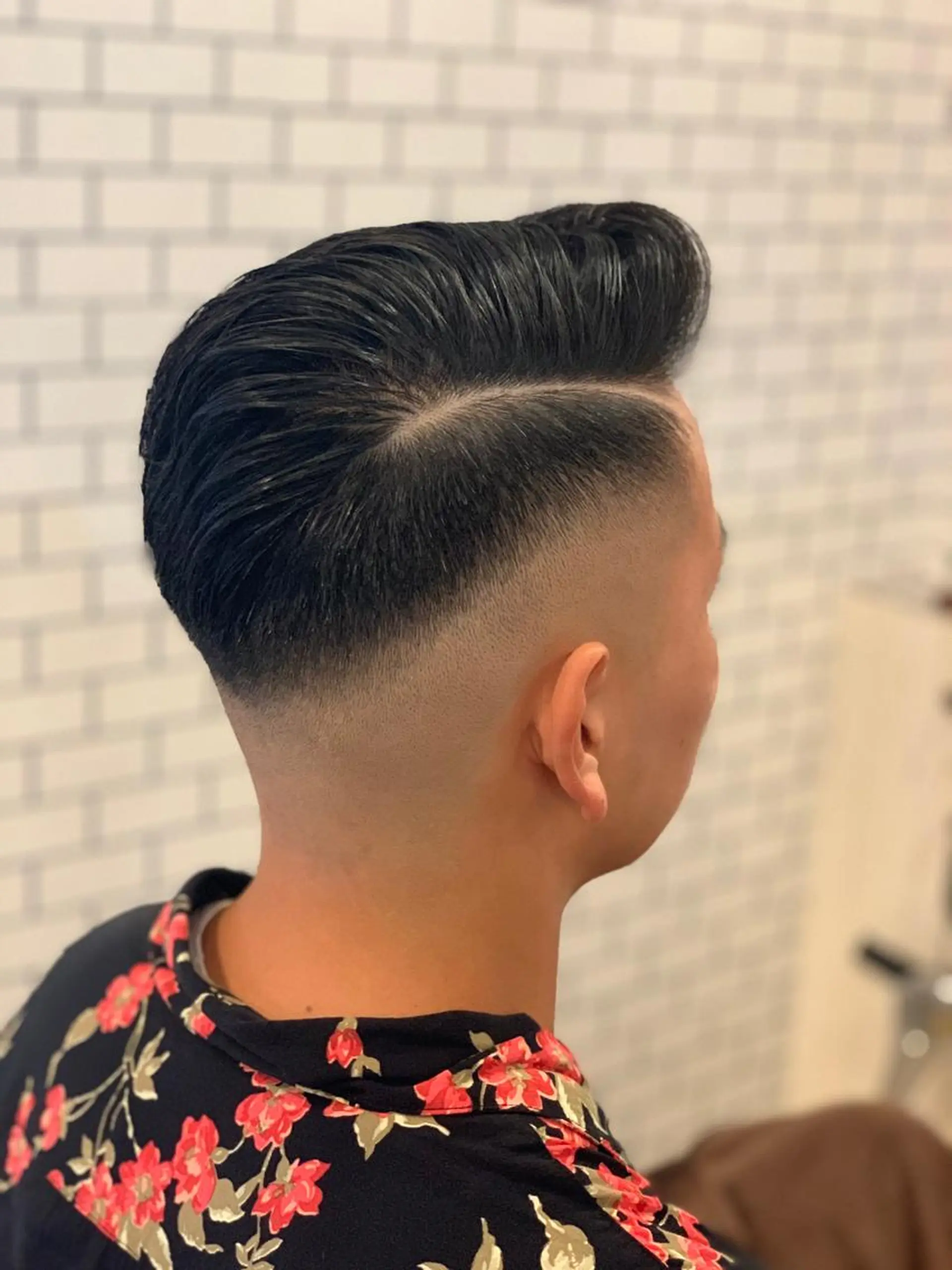 ショート パーマ メンズ フェードカット 濡れパン スキンフェード 石鳶 勝のヘアスタイル