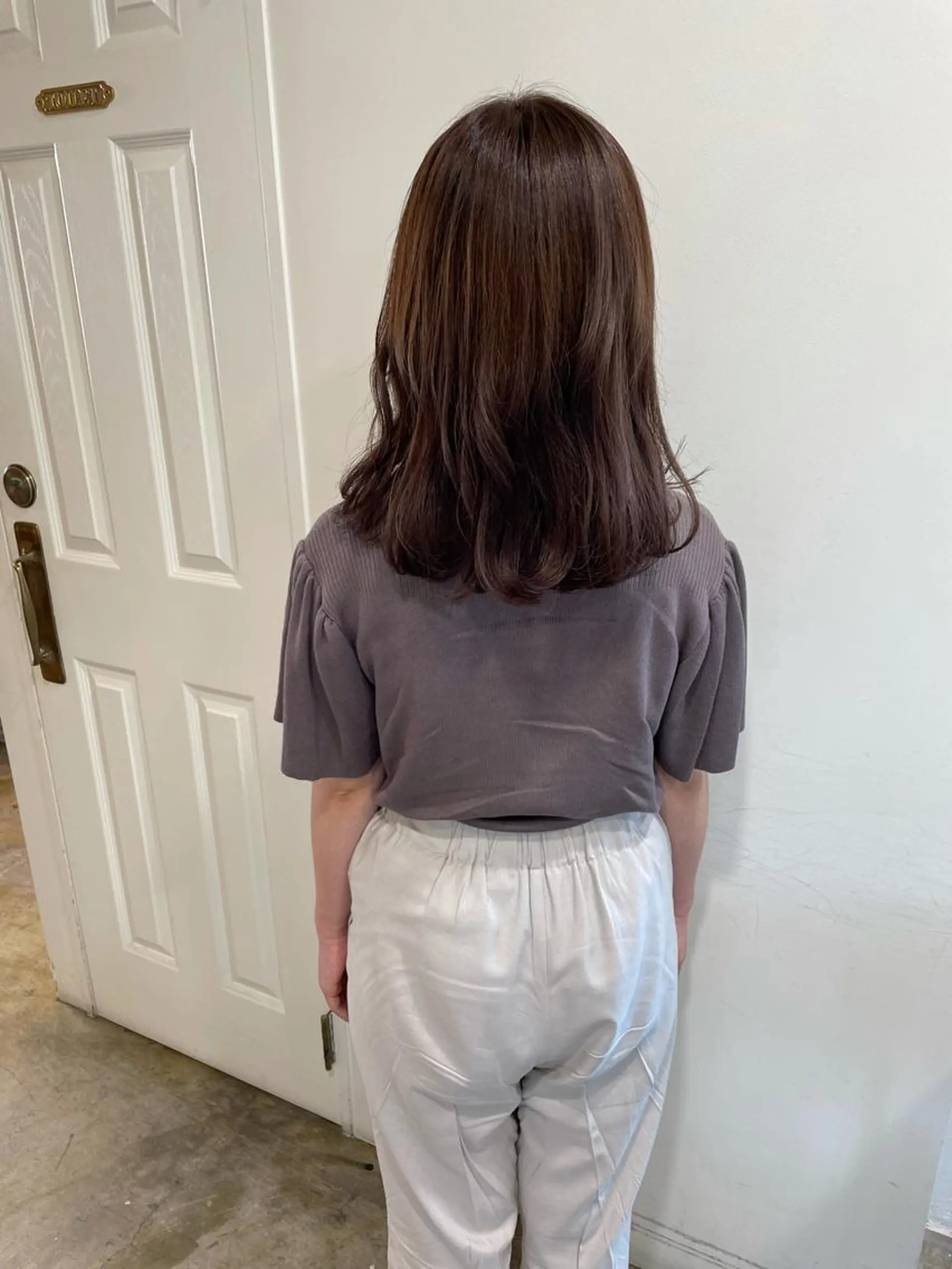 ミディアム カラー カット ヘアカラー トリートメント MIOベージュカラー 柔らかいカラーのヘアスタイル