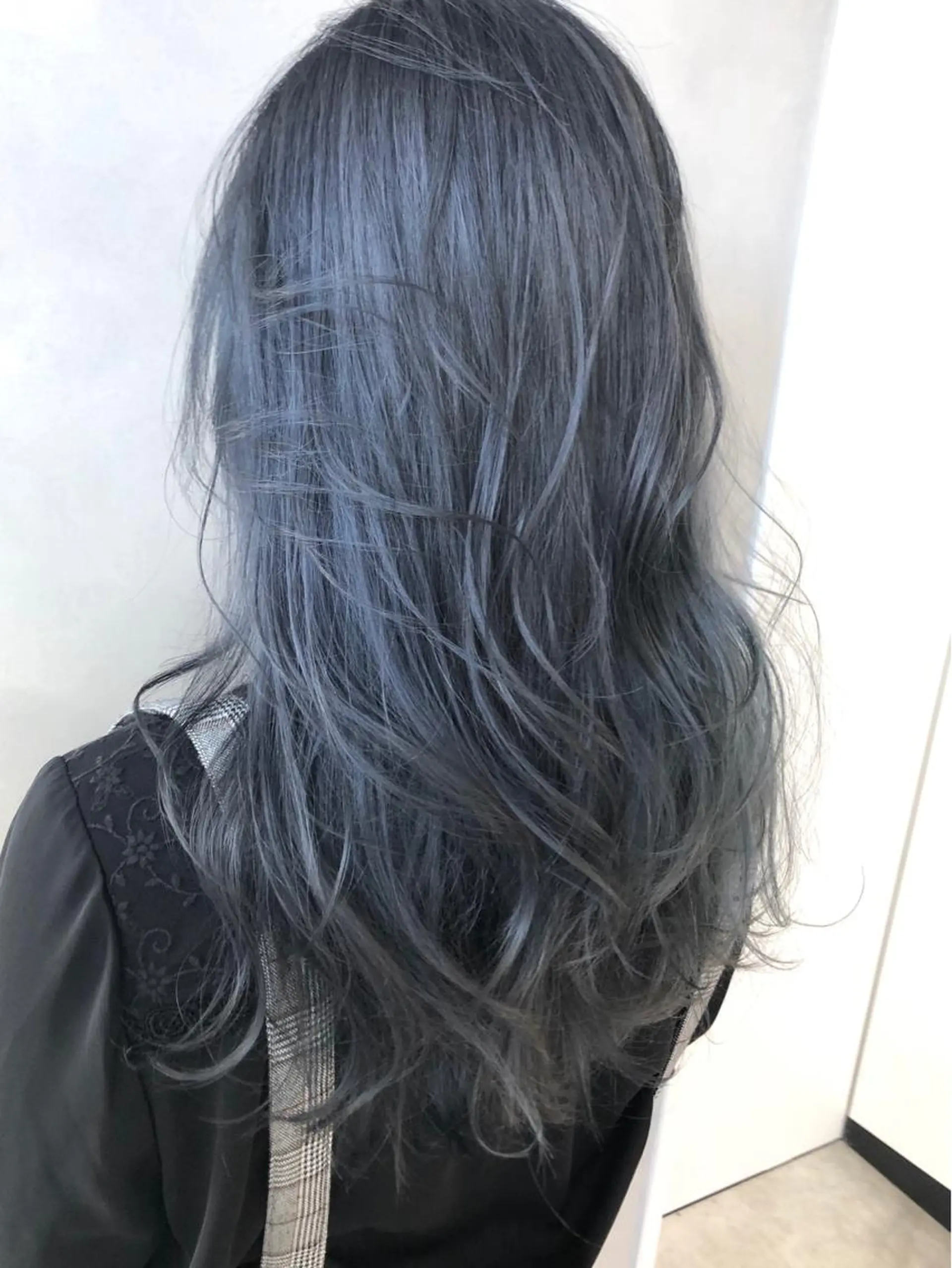 ミディアム カラー 艶ハイトーンブリーチ 🌈小林侑雅のヘアスタイル