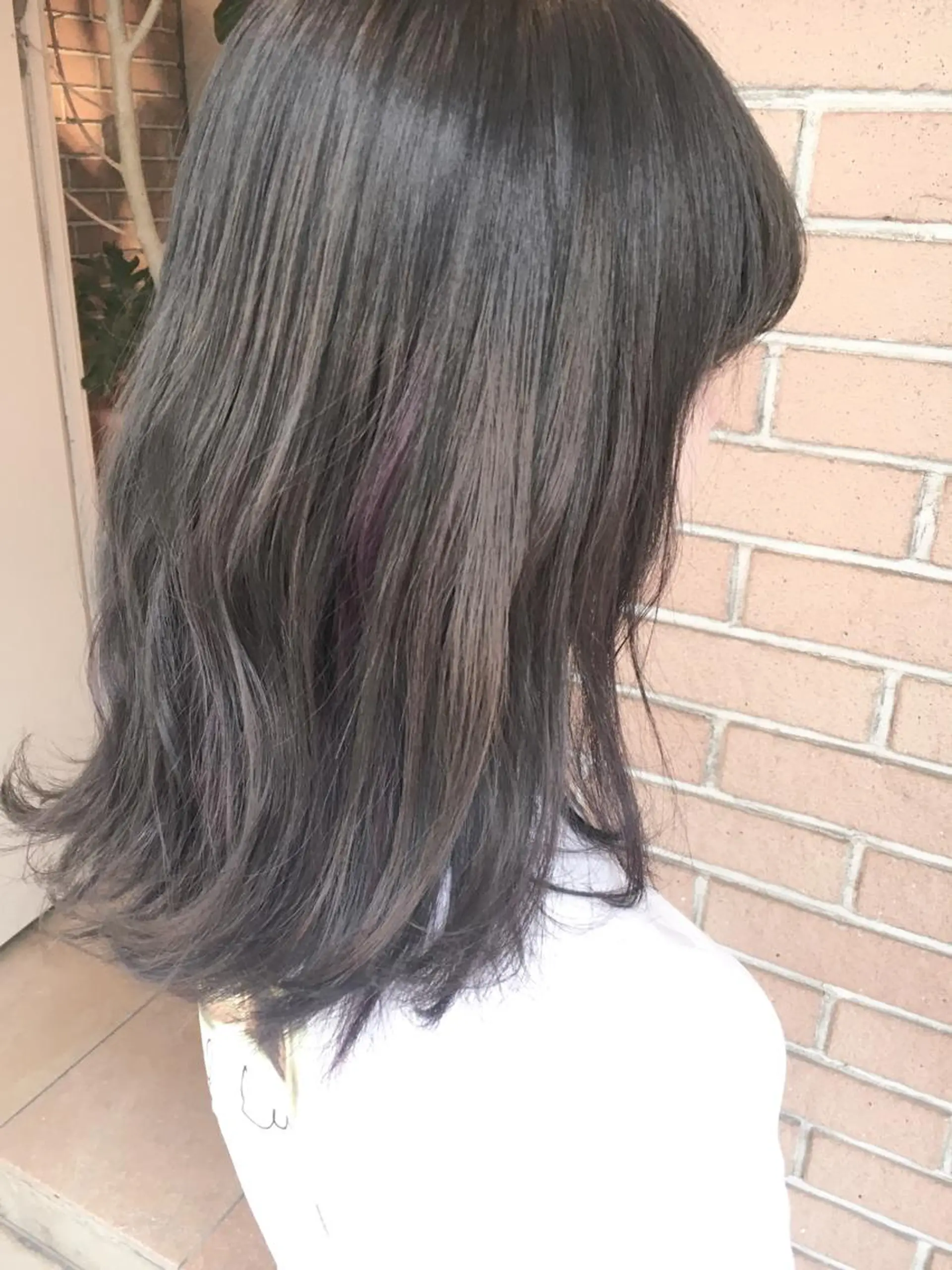 セミロング カラー ダークグレー ダークグレージュ グレージュ ハイライトカラー ラベンダーカラー 北條 優輝のヘアスタイル