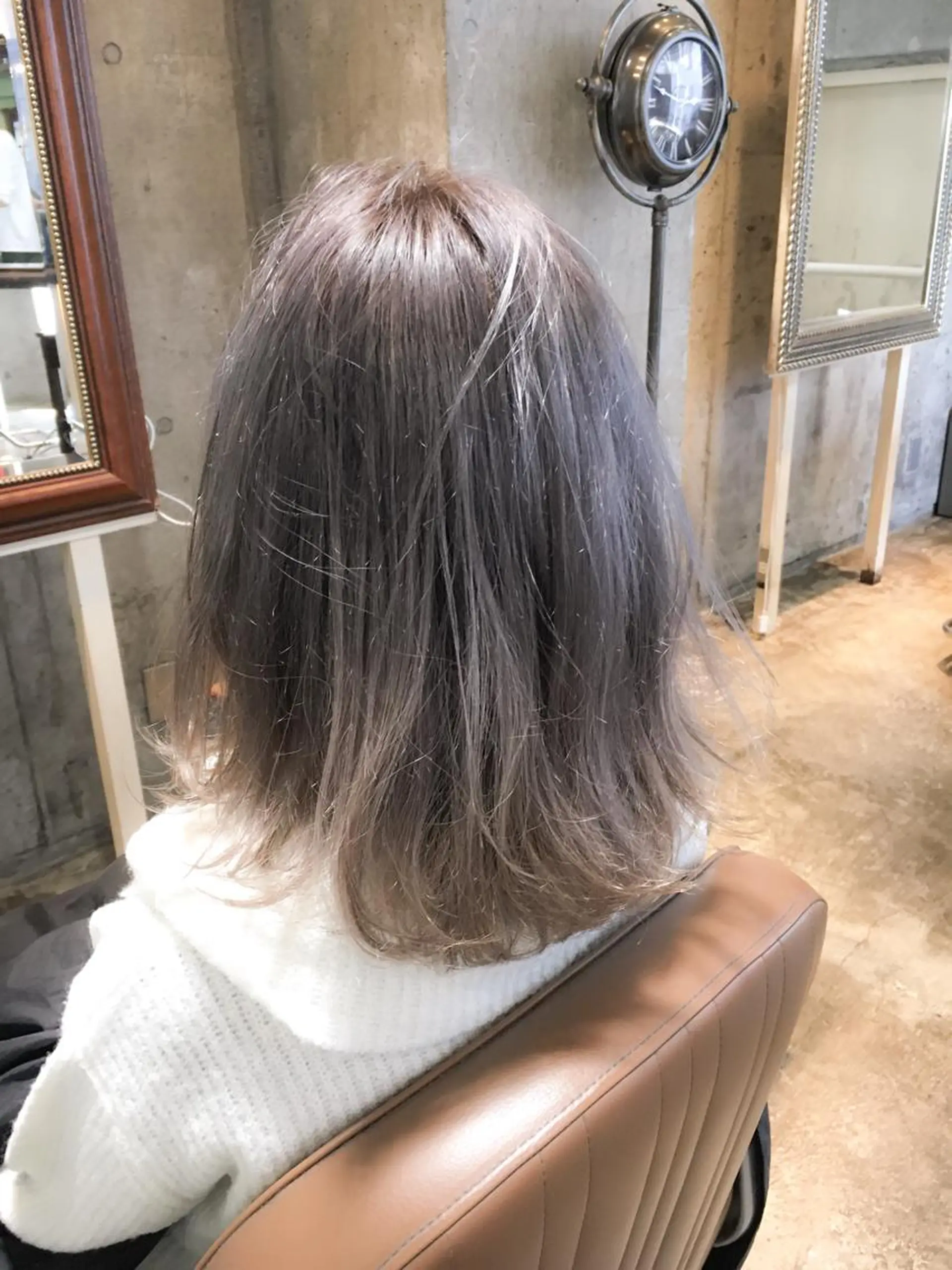 ミディアム カラー グラデーションカラー グレージュ 北條 優輝のヘアスタイル