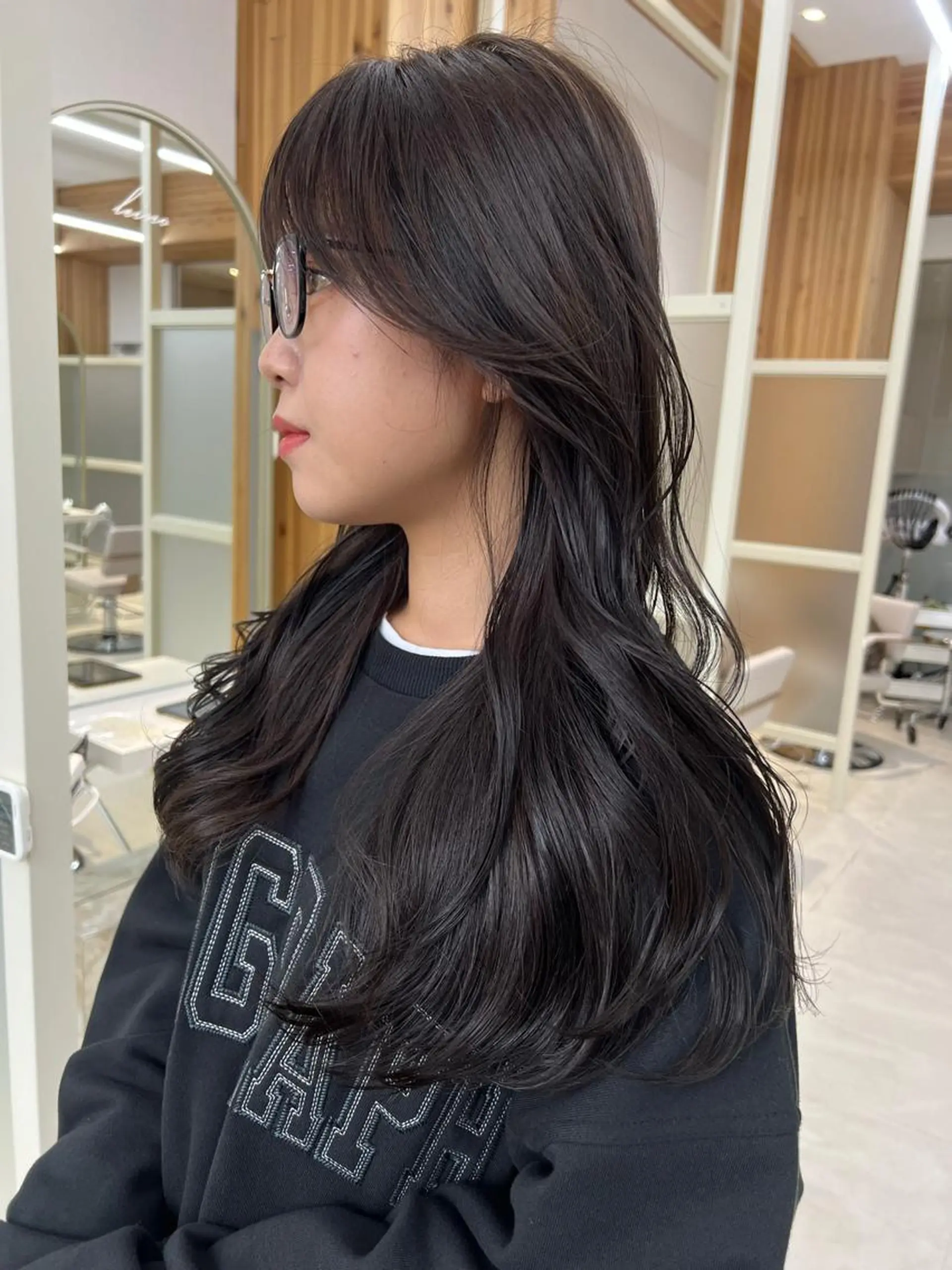 ロング カラー 切りっぱなしボブ ベージュカラー ブリーチ グレージュ ハイトーンカラー カット ヘアカラー トリートメント レイヤー専門家 ダブルカラー修のヘアスタイル