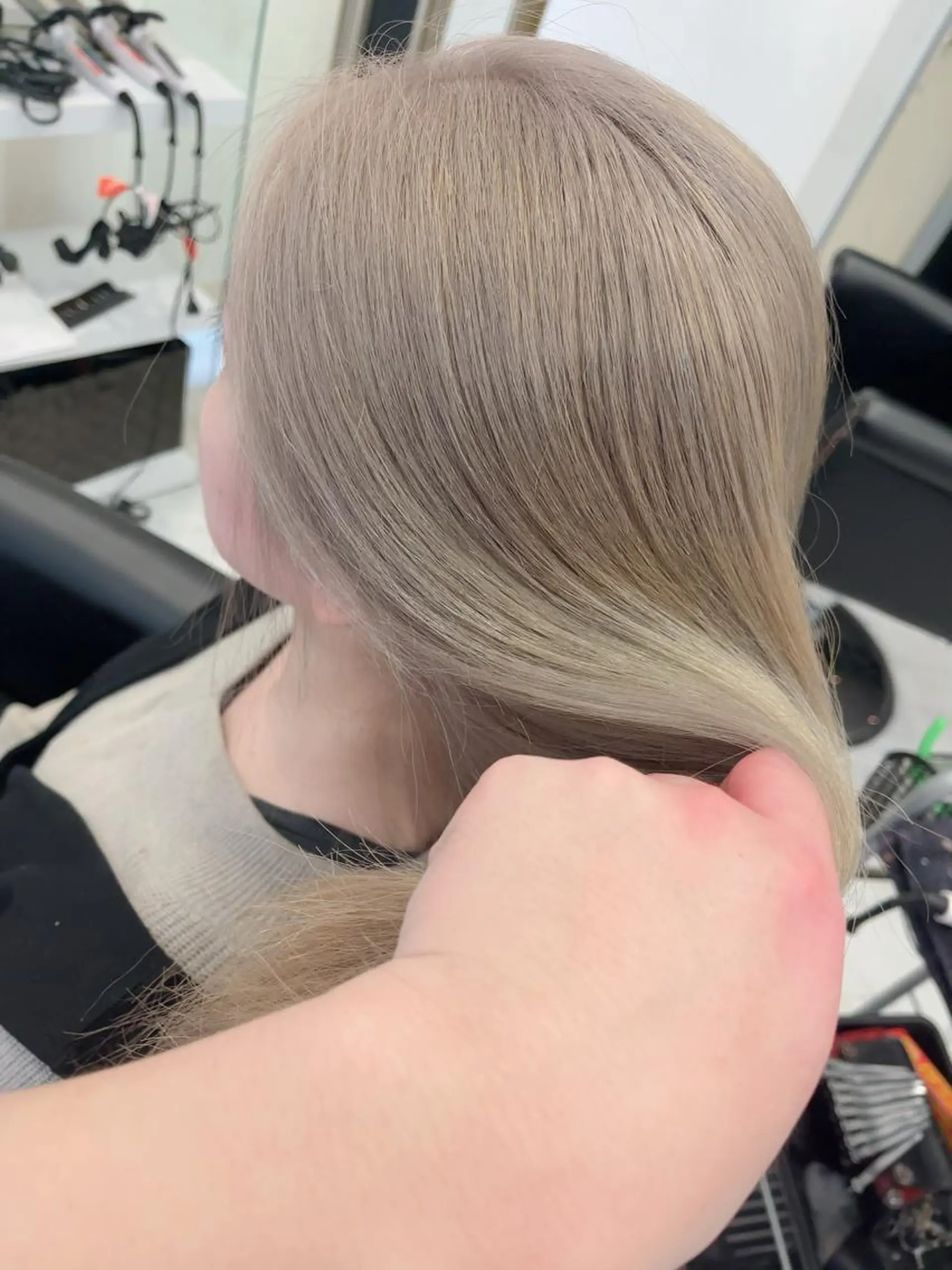 ロング ケアブリーチ&シール エクステの店和田翔莉のヘアスタイル