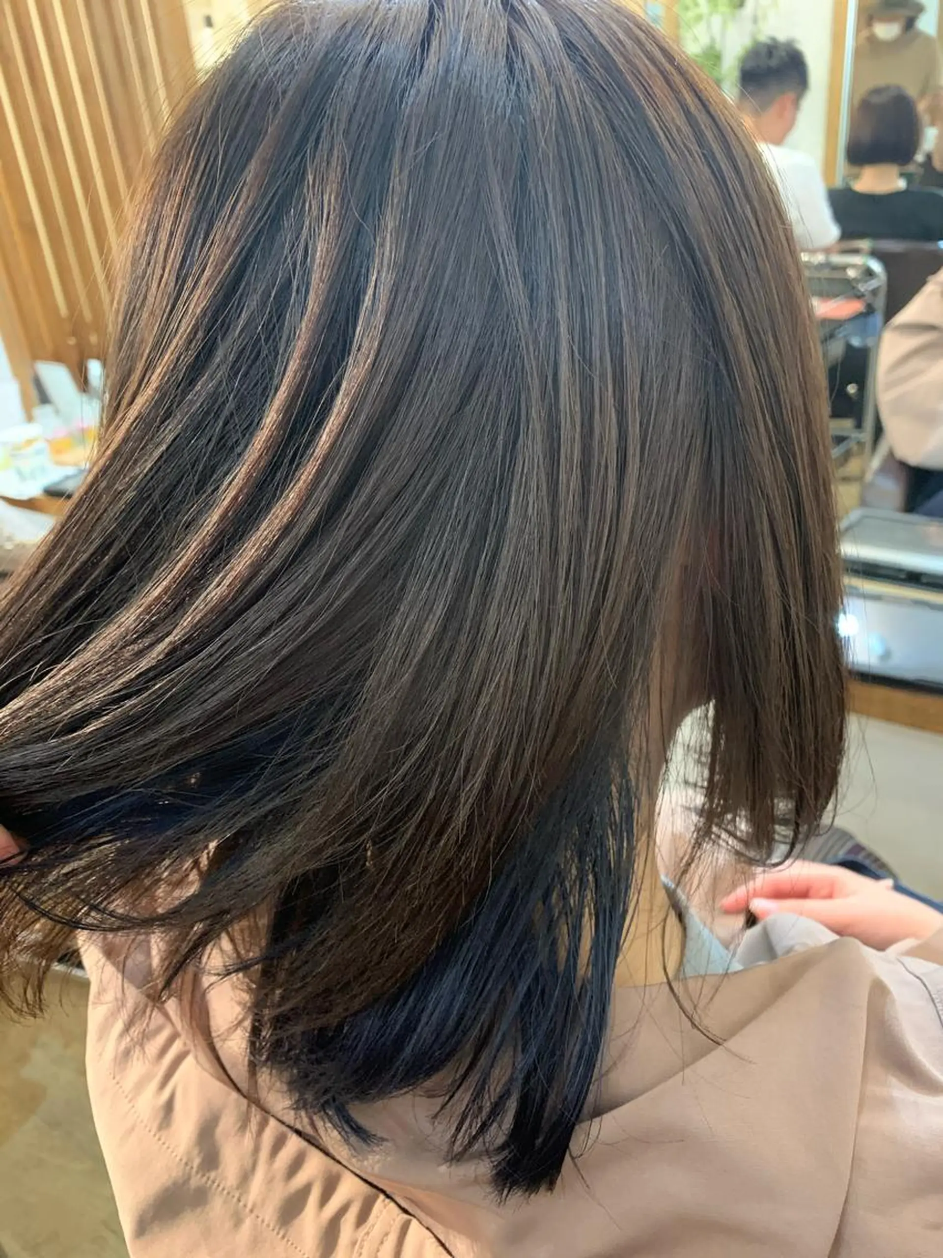 セミロング カラー エンドウ　ミノリ🤎 /半個室/レイヤーのヘアスタイル