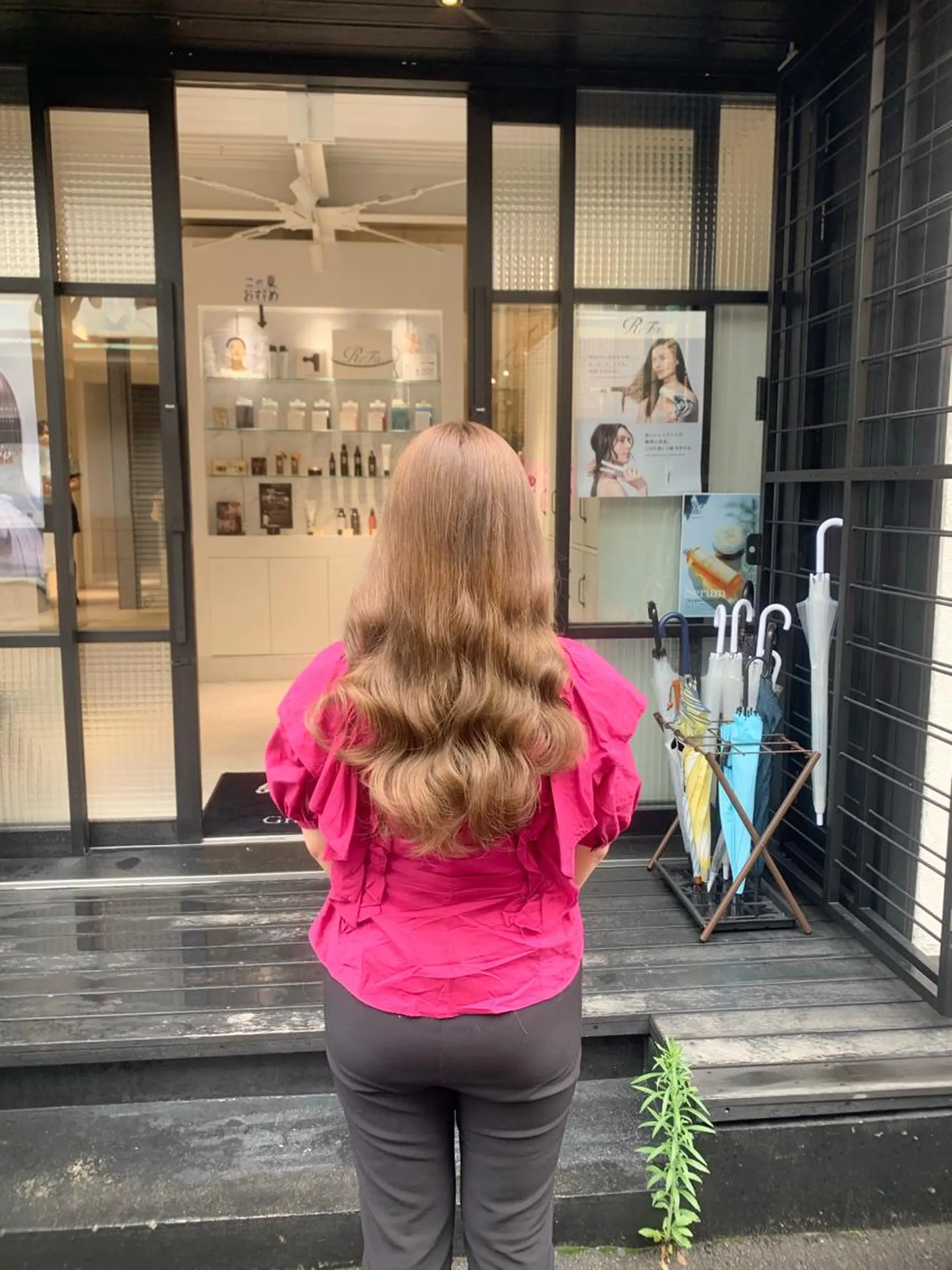 ロング カラー ベージュカラー ミルクティーベージュ 縮毛矯正とレイヤー カット/杉村凜汰郎のヘアスタイル