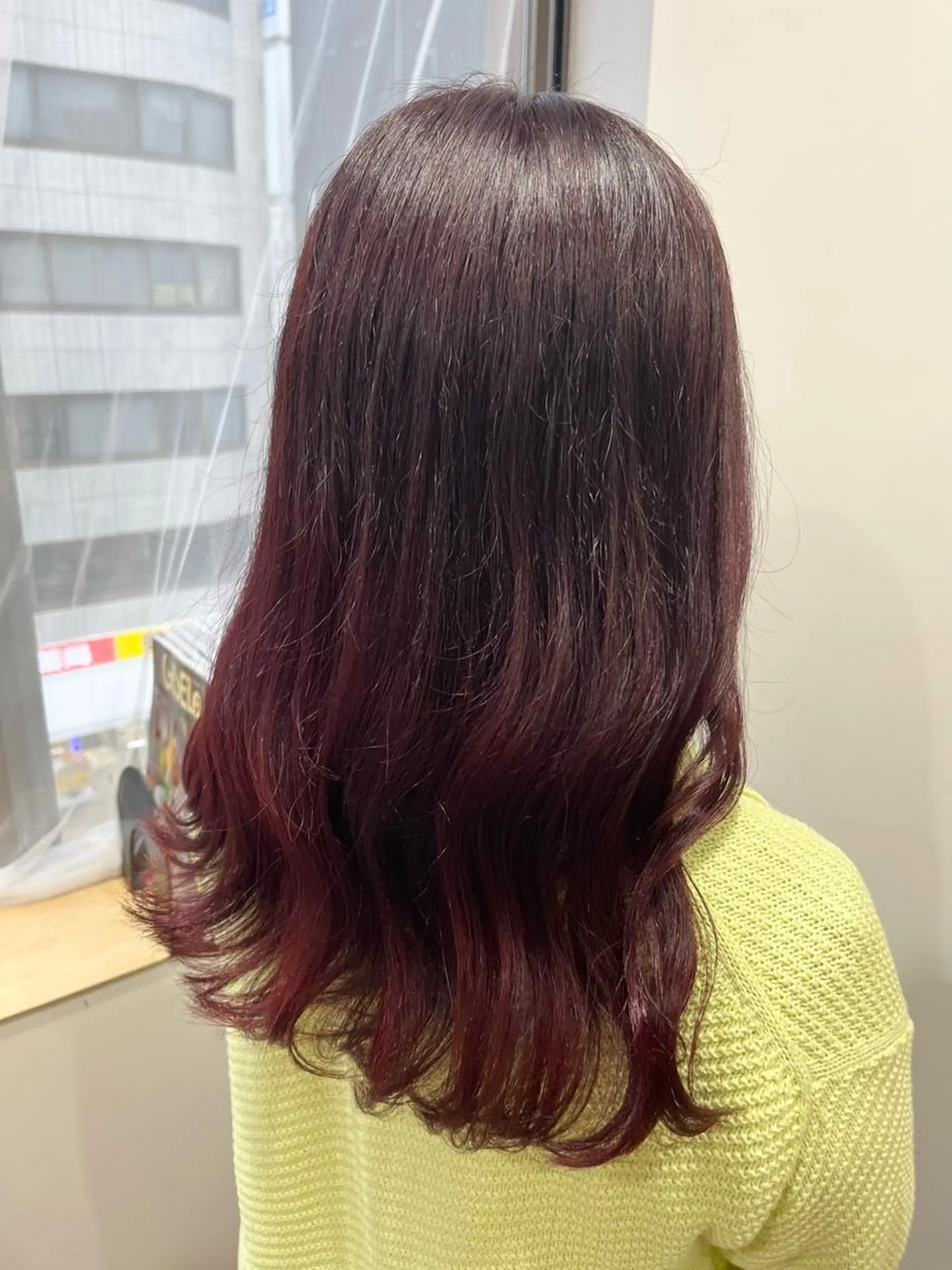 ロング カラー レッドカラー カット ヘアカラー トリートメント タケデ スズカのヘアスタイル