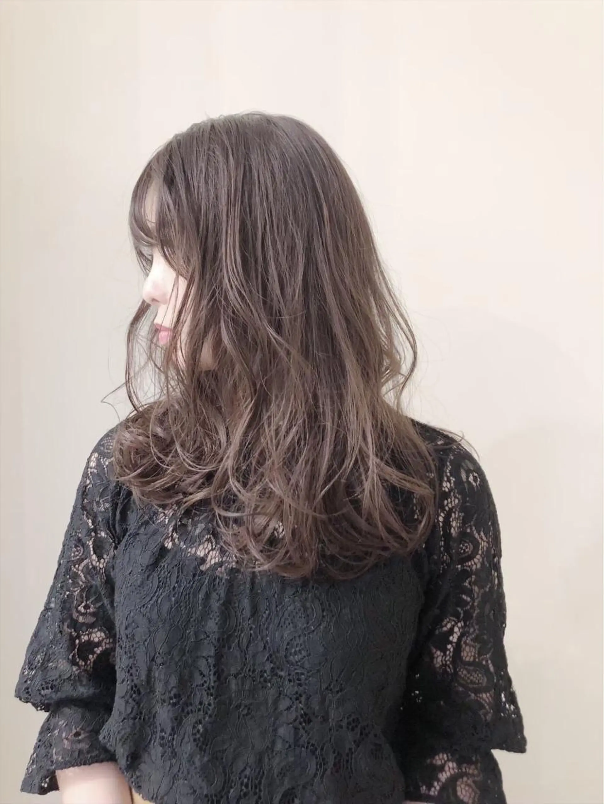 ミディアム カラー 長谷川 華奈子のヘアスタイル