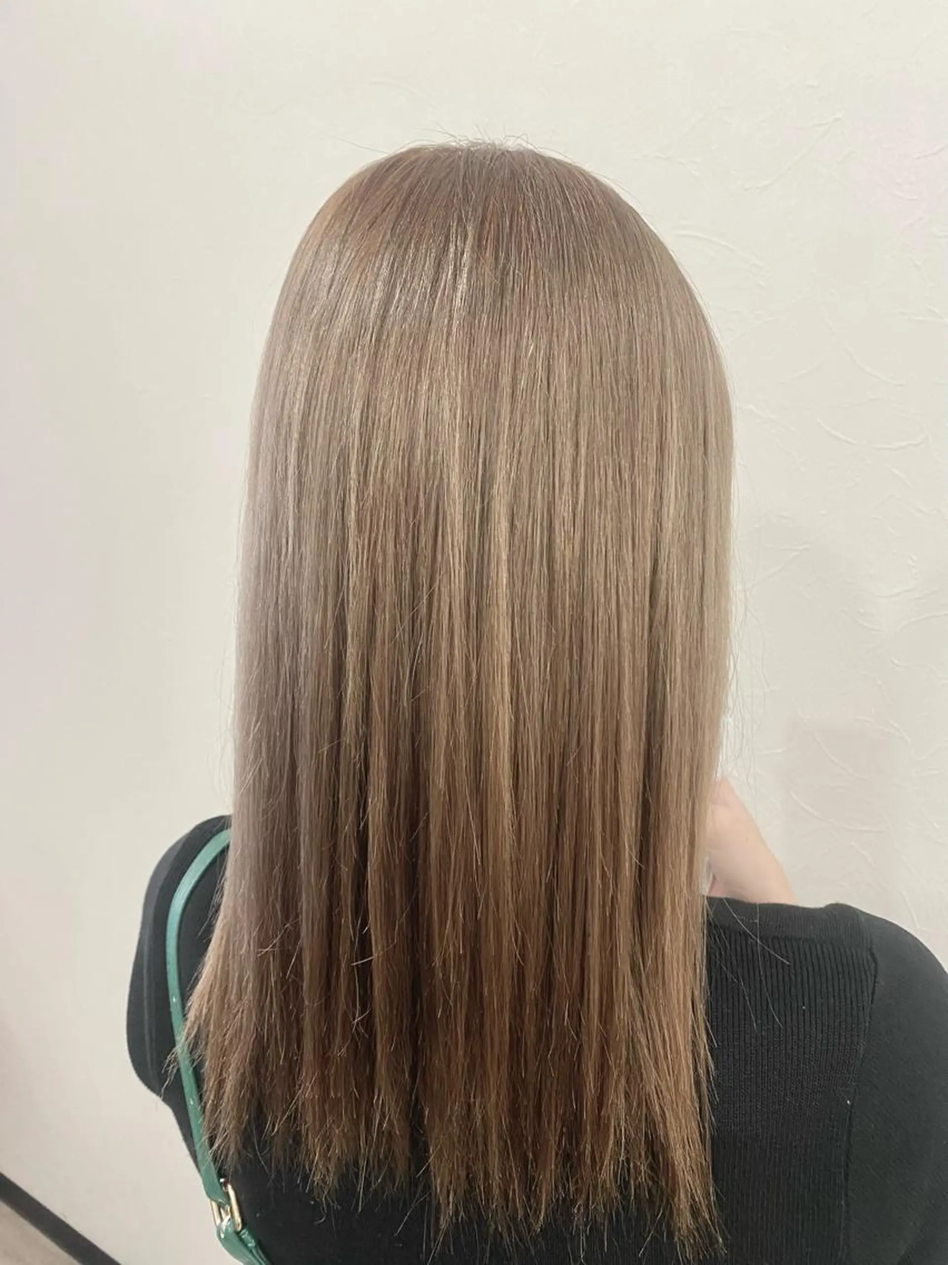 セミロング カラー ブリーチ Asuka 🌈のヘアスタイル