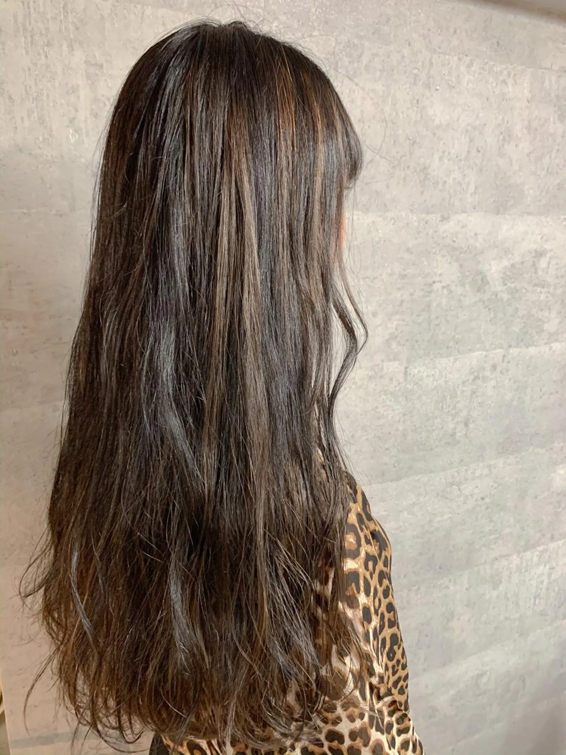 ロング カラー ベージュカラー ブリーチ グラデーションカラー ハイライトカラー オレンジ 島守 桃香のヘアスタイル