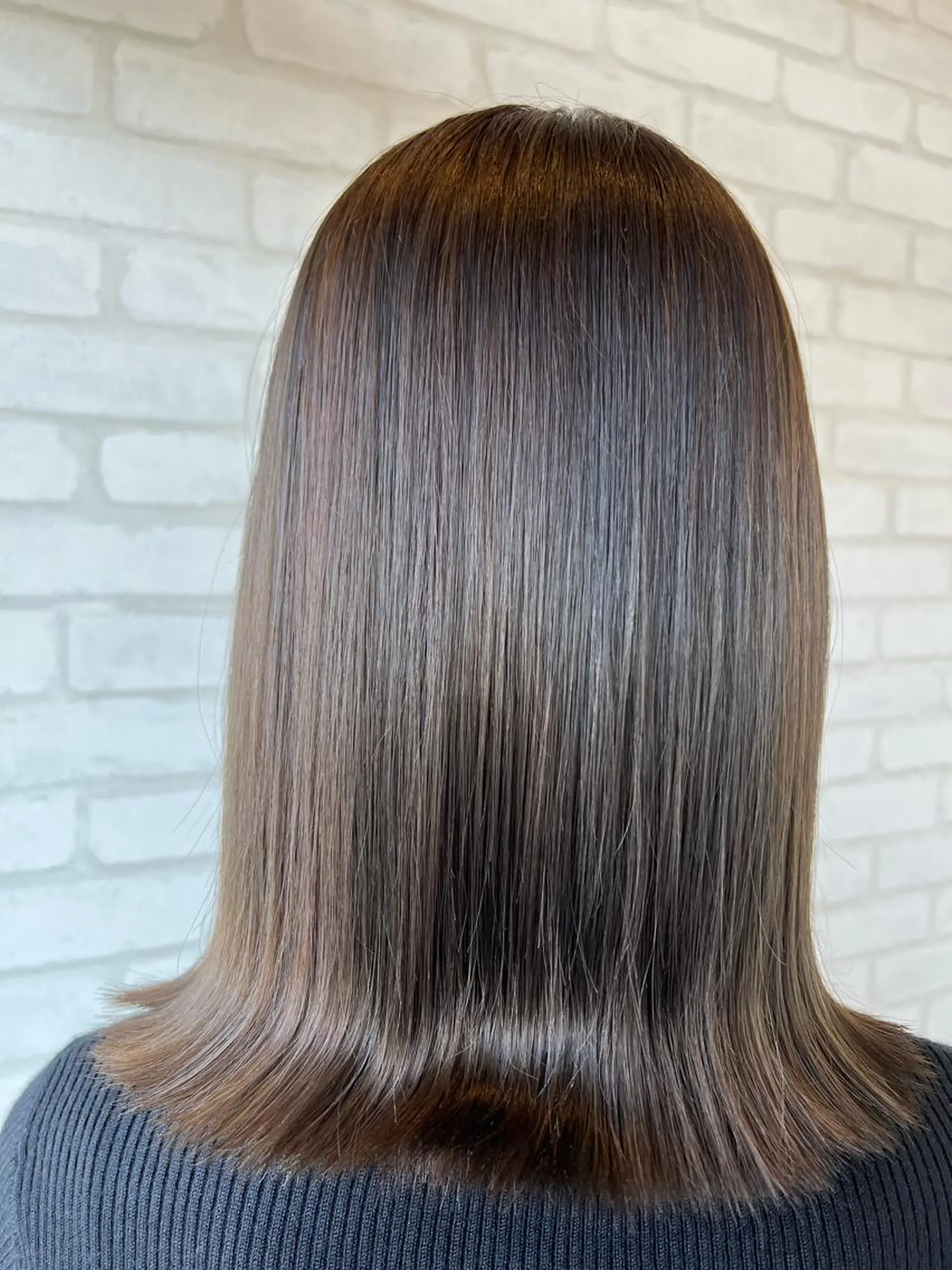 ミディアム カラー 石崎 真維のヘアスタイル