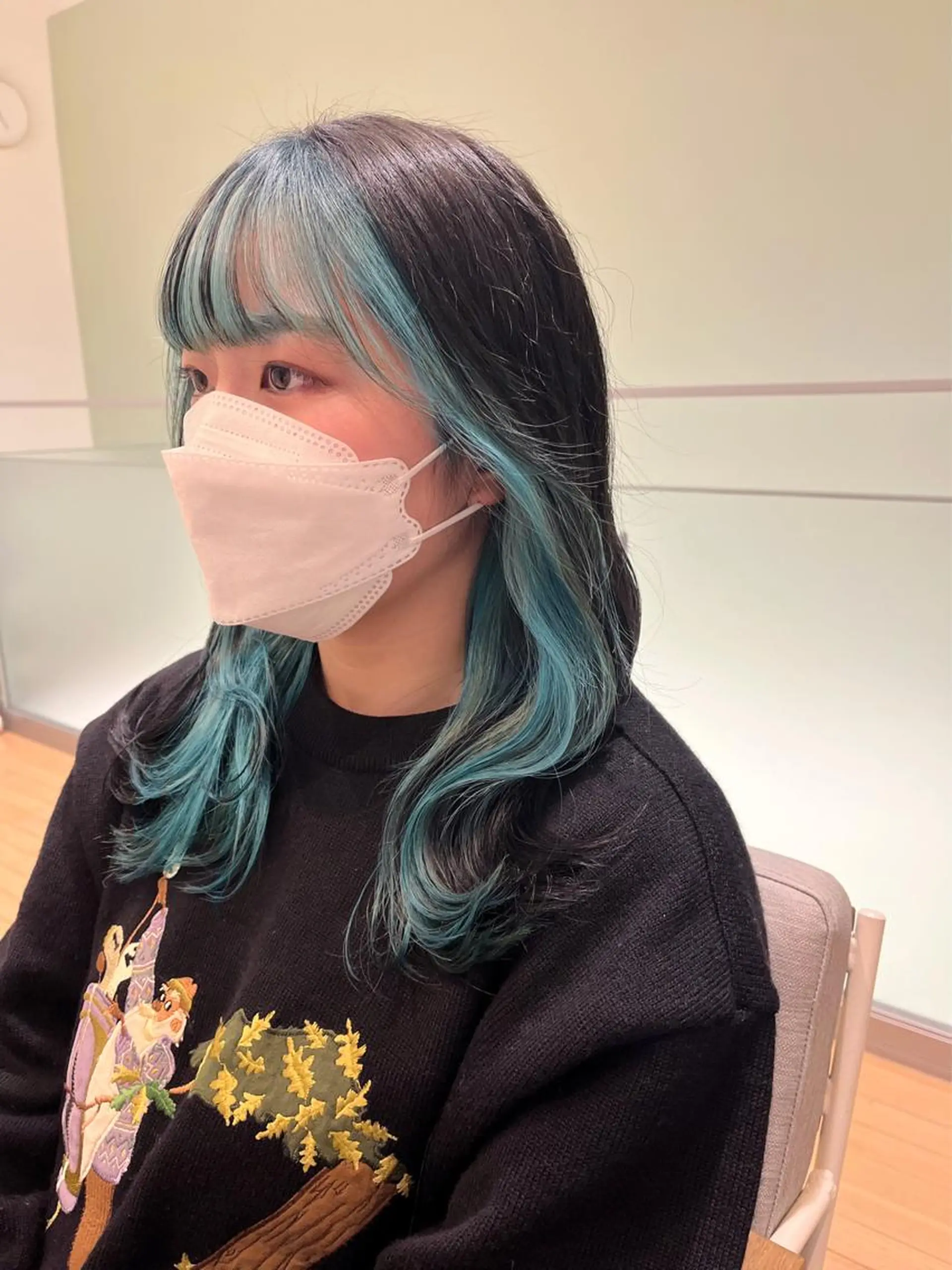 カラー ミストバング ブルーカラー  フェイスフレーミング 村松 萌のヘアスタイル