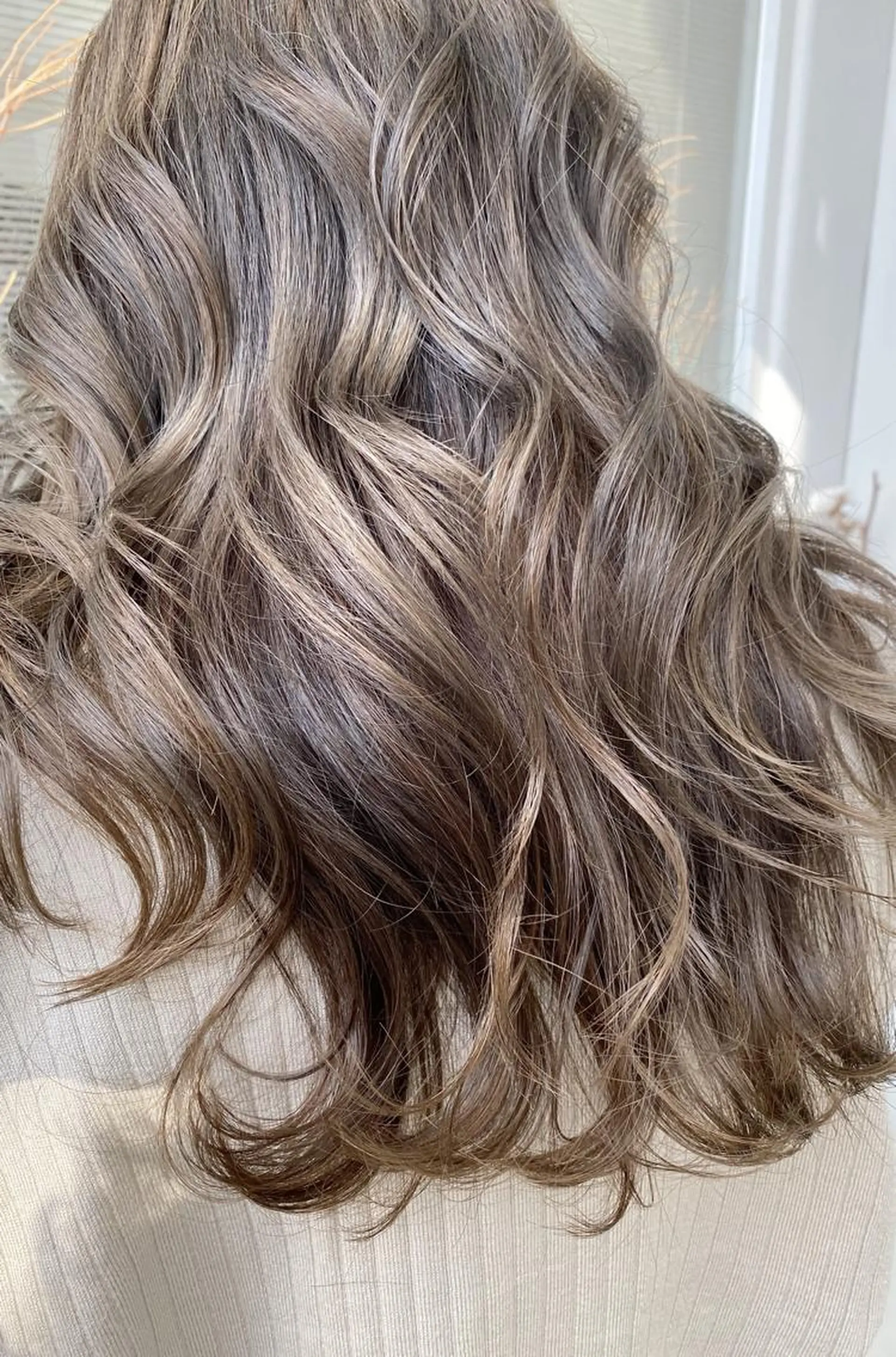 ロング 髪質改善カラー× 美髪ストレート前出のヘアスタイル