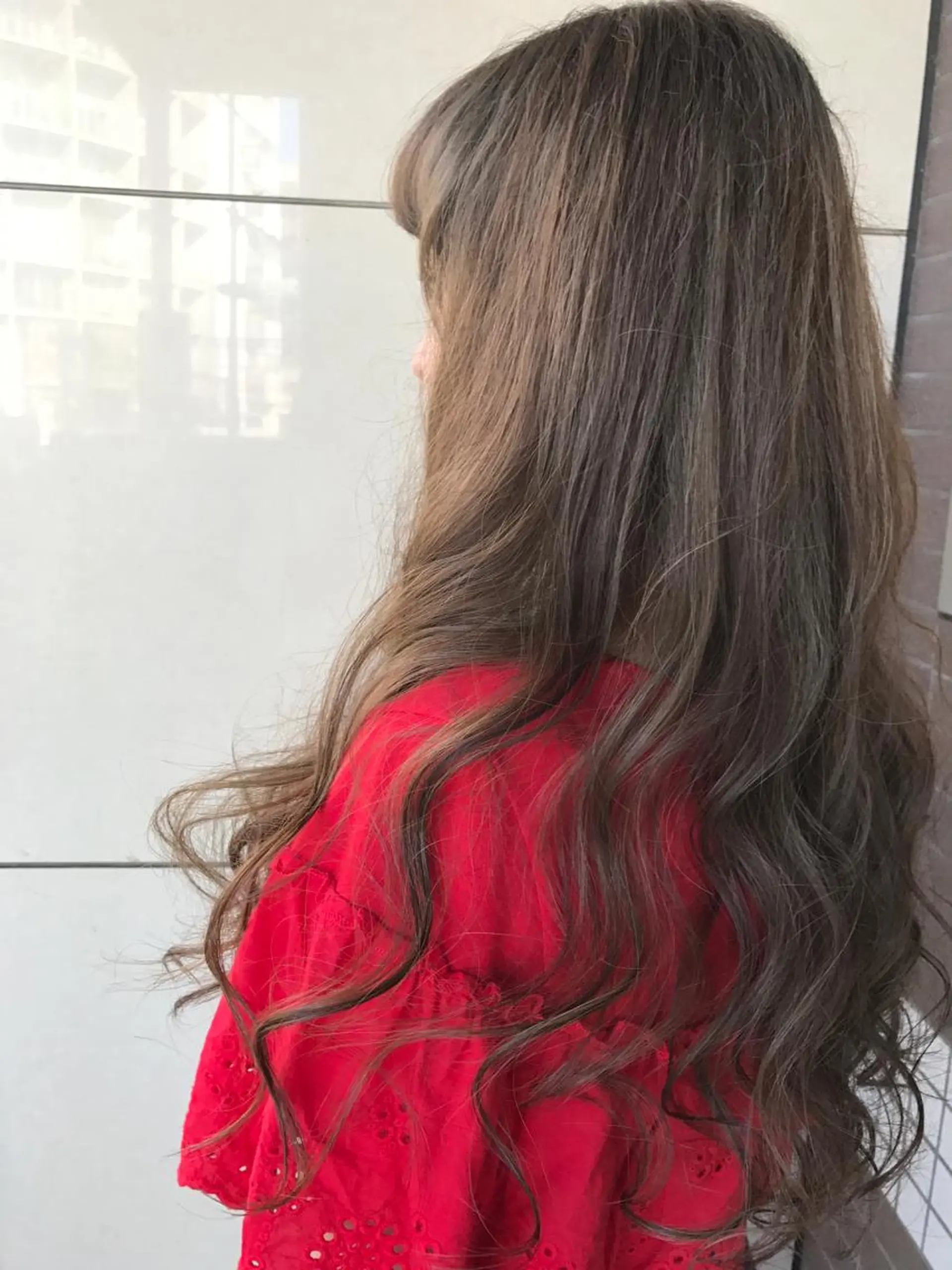 ロング カラー グレージュ ハイライトカラー ハイライト パーマ yukari 艶髪ヘアのヘアスタイル