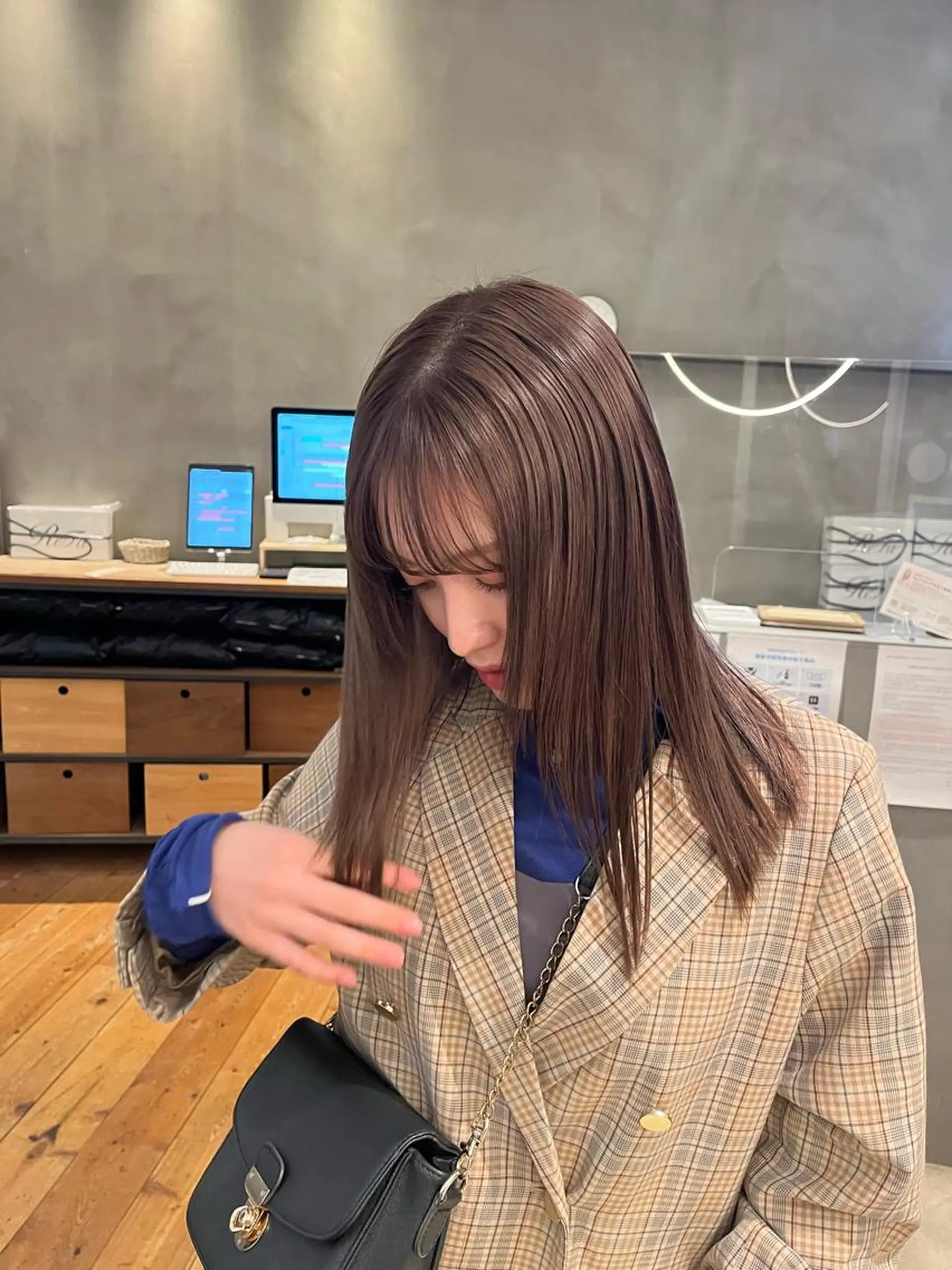 カラー 飯田 愛結のヘアスタイル