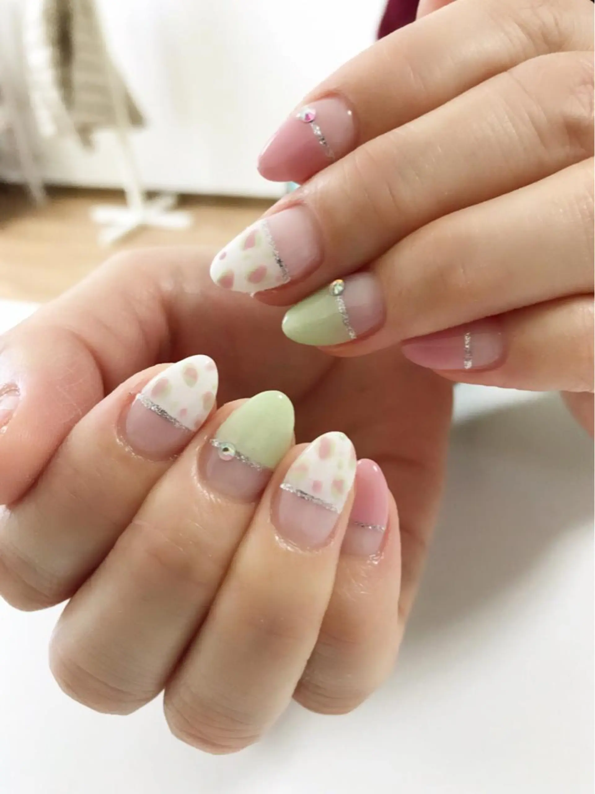 ネイル アートネイル 長さ出し フットネイル グリーン ニュアンスネイル Lily Roseスタッフ一同のマツエク・マツパデザイン