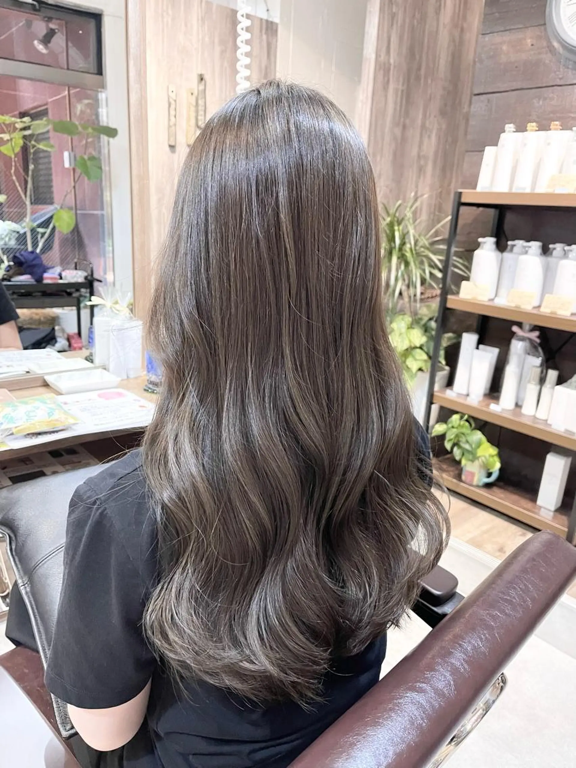 ロング カラー グレージュ i  plus＋所属・髪質改善で 憧れの潤艶美髪にのヘアスタイル