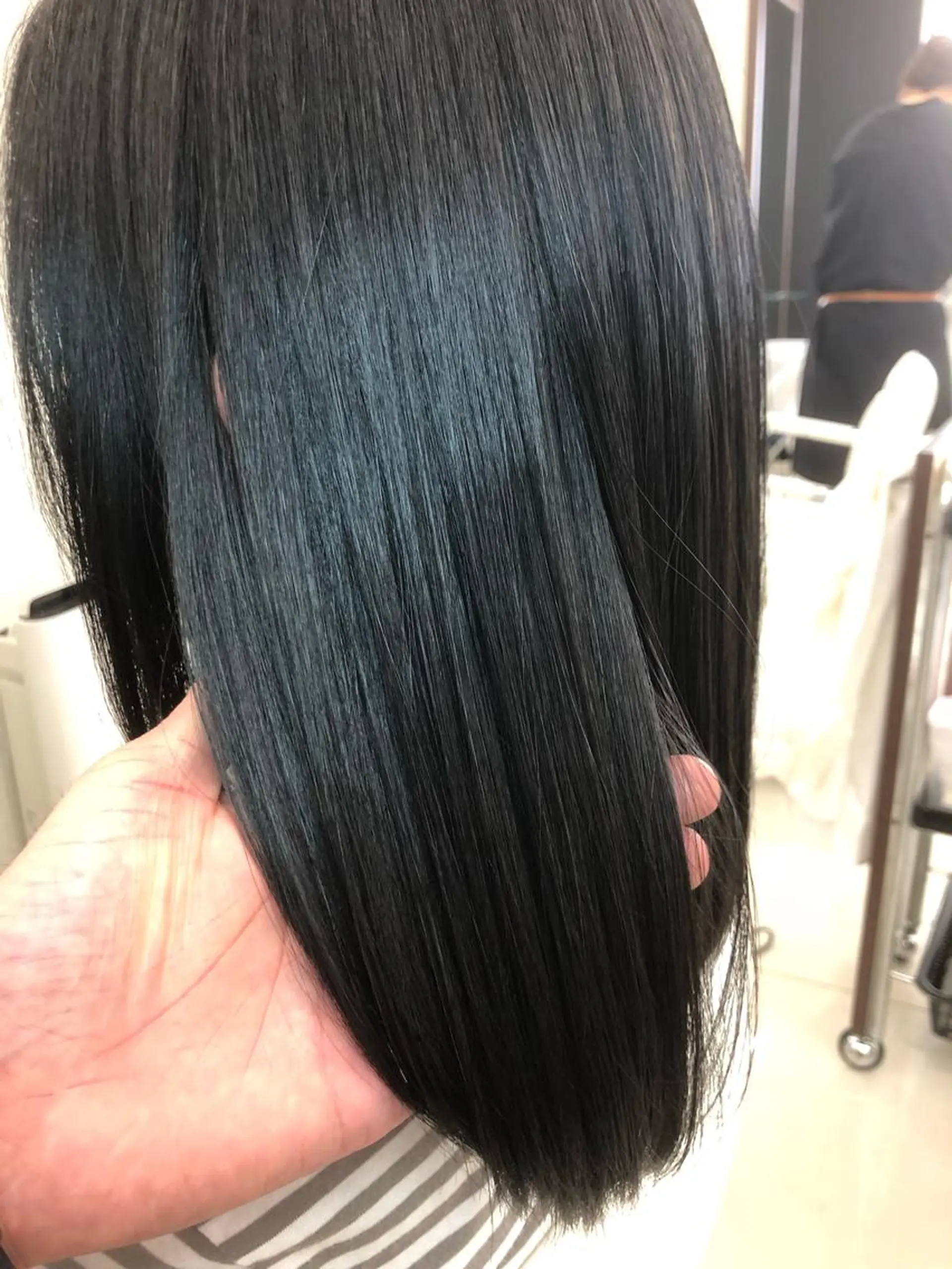 セミロング 小林 伊織のヘアスタイル