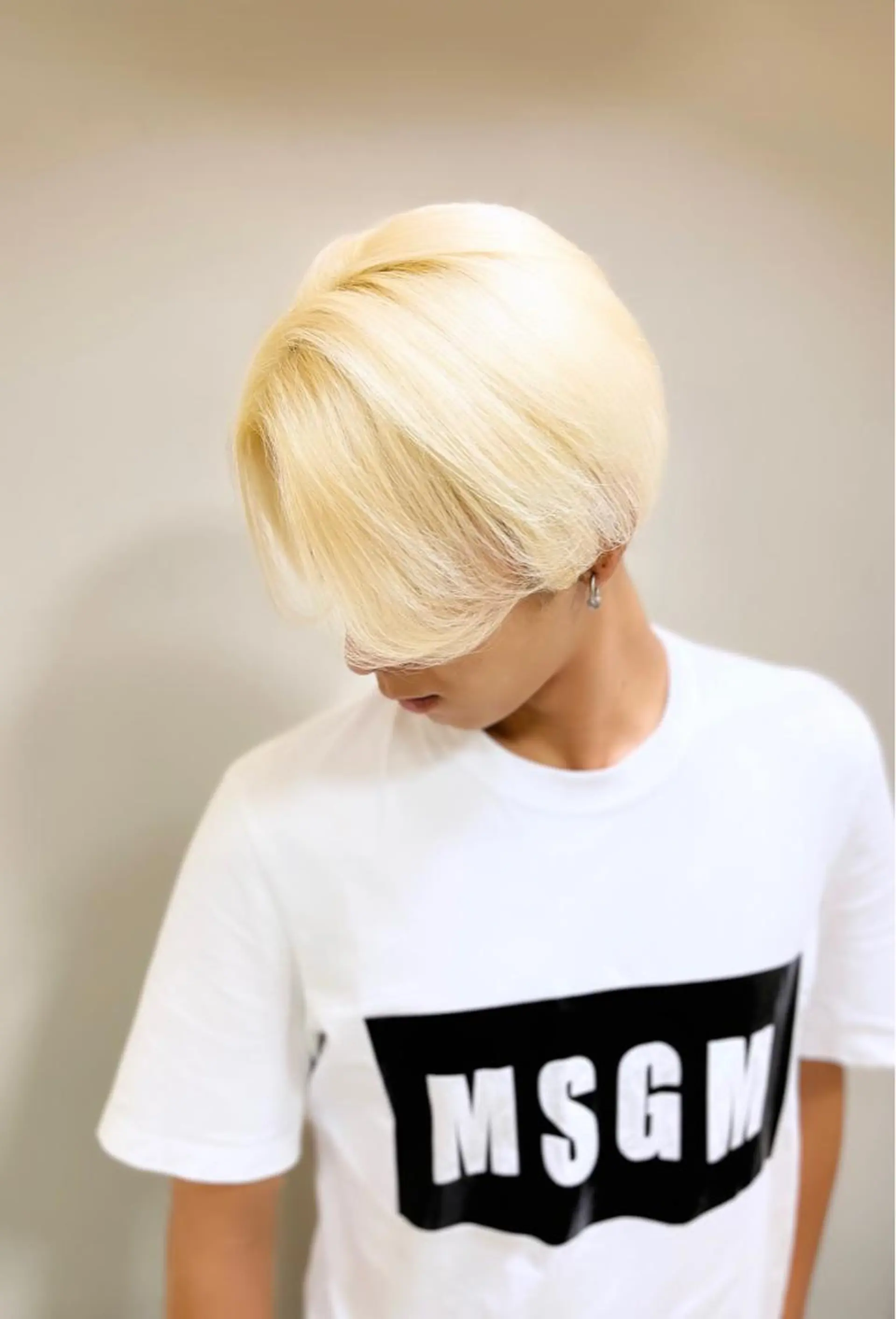 ミディアム カラー ヘアアレンジ メンズ キッズ ネイル マツエク・マツパ アイブロウ カット ヘアカラー トリートメント ブリーチ特化型✂️ ハイトーンカラー👨のヘアスタイル