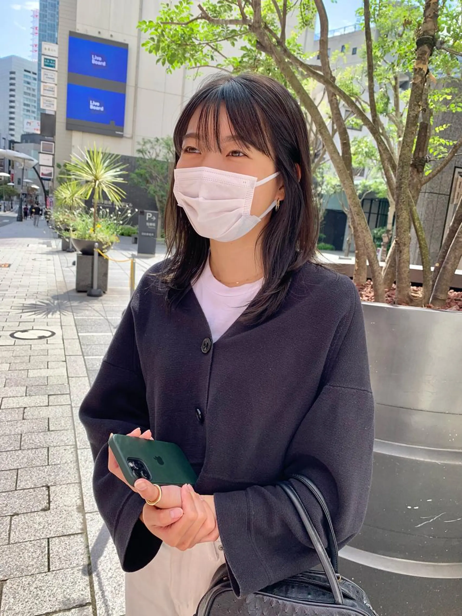 ミディアム カラー アッシュ アッシュブラウン ブラウンカラー レイヤーカット カット ヘアカラー トリートメント ヘッドスパ ヘアセット 柔らかブラウン/顔周 りレイヤー♡ユウシのヘアスタイル