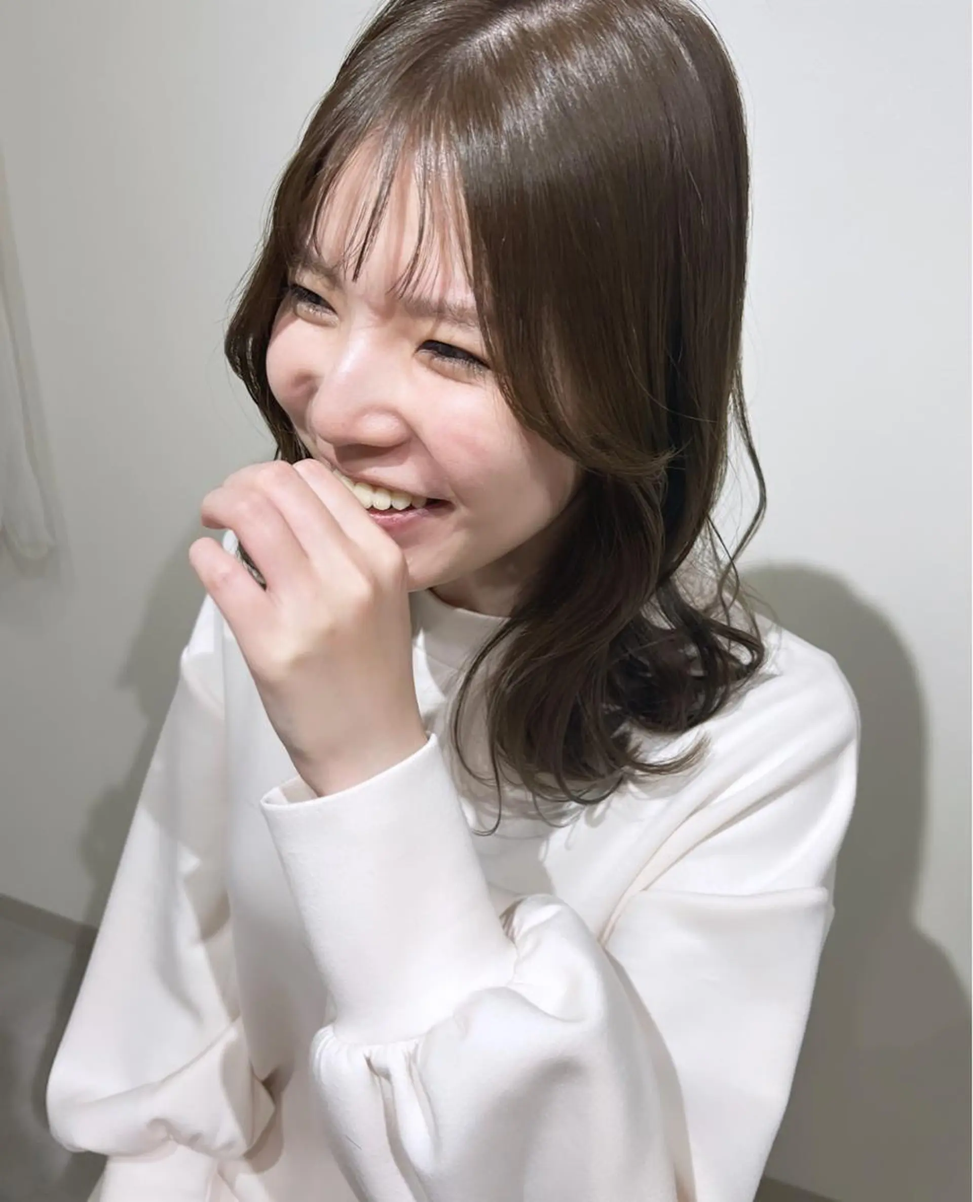 ミディアム カラー シェアハピ ヤマモトのヘアスタイル