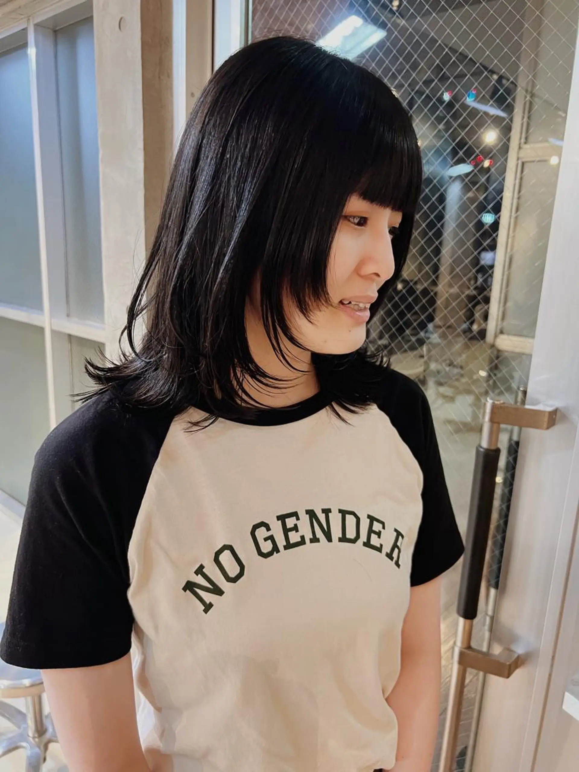 ミディアム カラー パーマ ヘアアレンジ メンズ ネイル マツエク・マツパ アイブロウ メンズハイトーン 黒髪 ハイトーンカラー レイヤーカット ショートヘア原宿 fifth コシのヘアスタイル