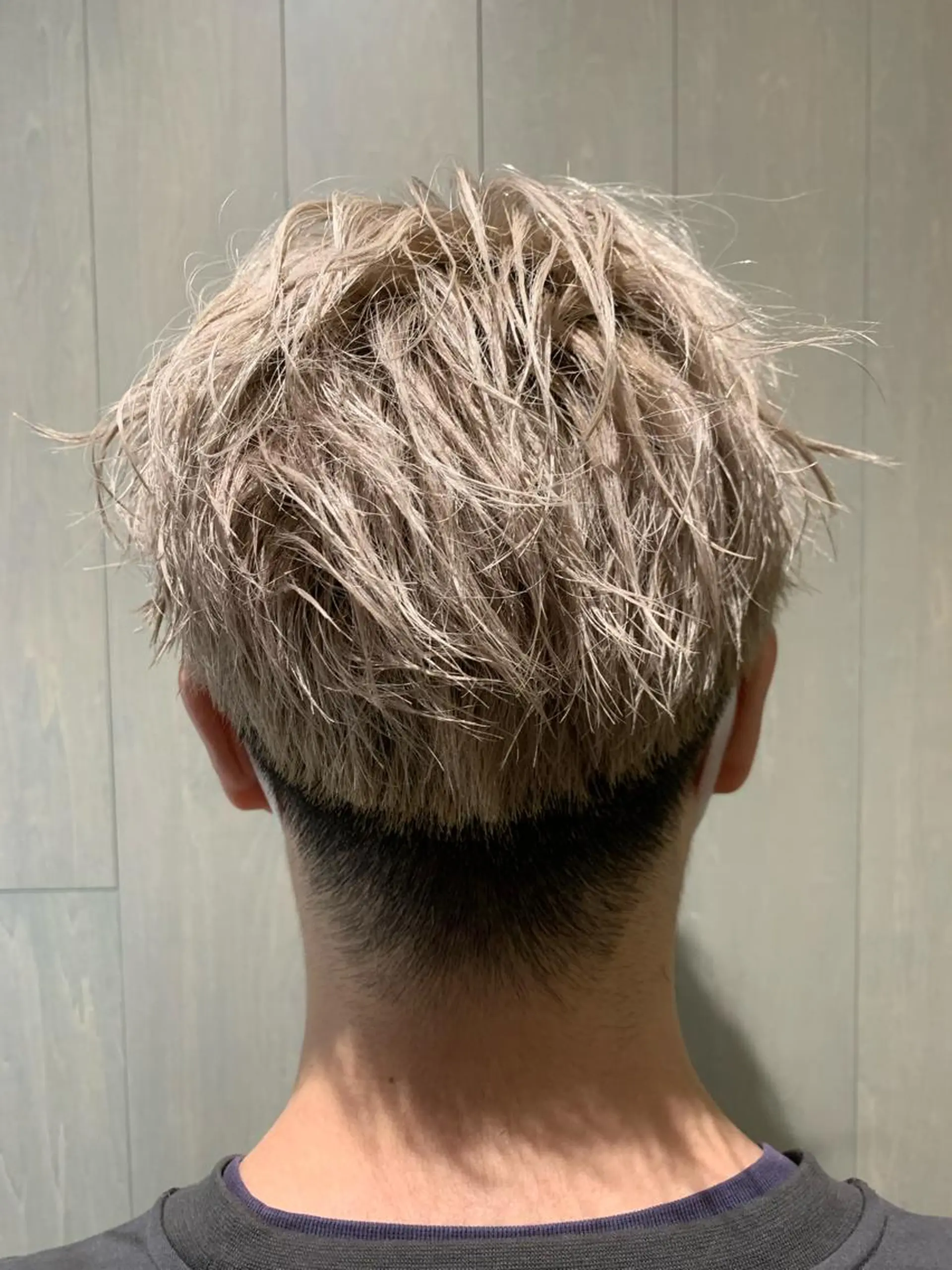 ショート カラー 糟谷 慈英のヘアスタイル