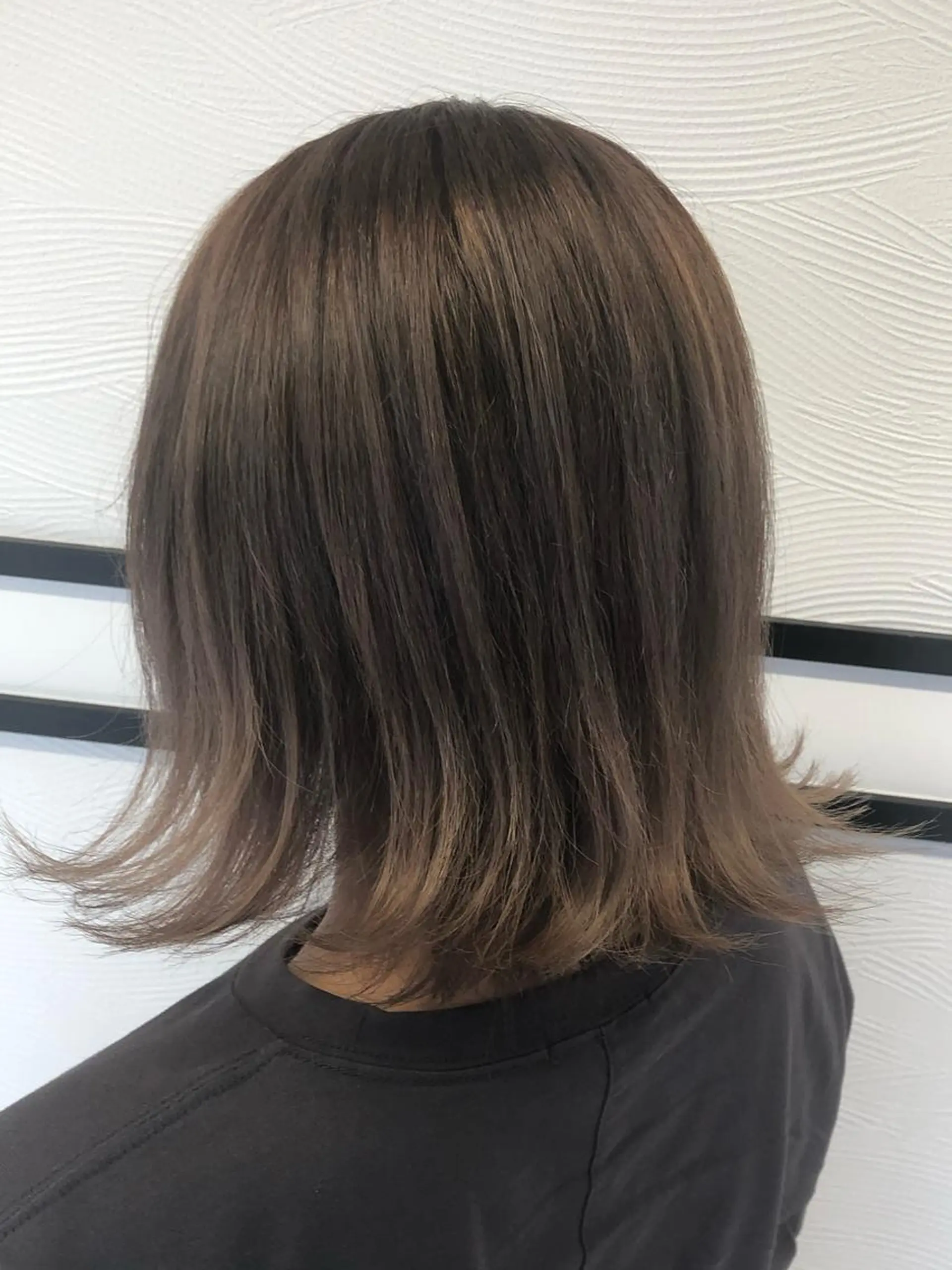 カラー グレージュ ミルクティーグレージュ レイヤーカット 早崎太生のヘアスタイル