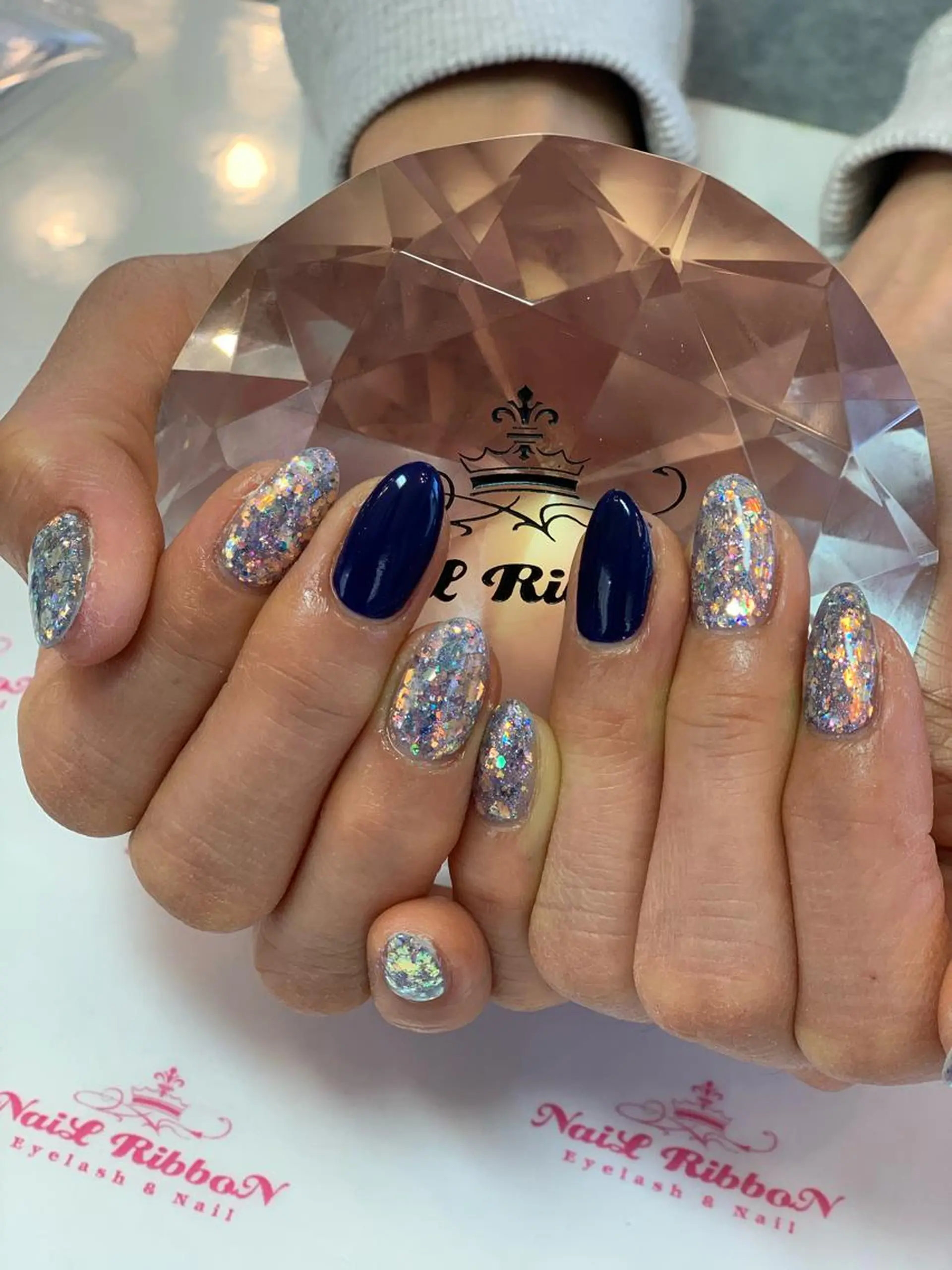 ネイル ラメ(グリッター) ネイルリボン 受付スタッフのネイルデザイン