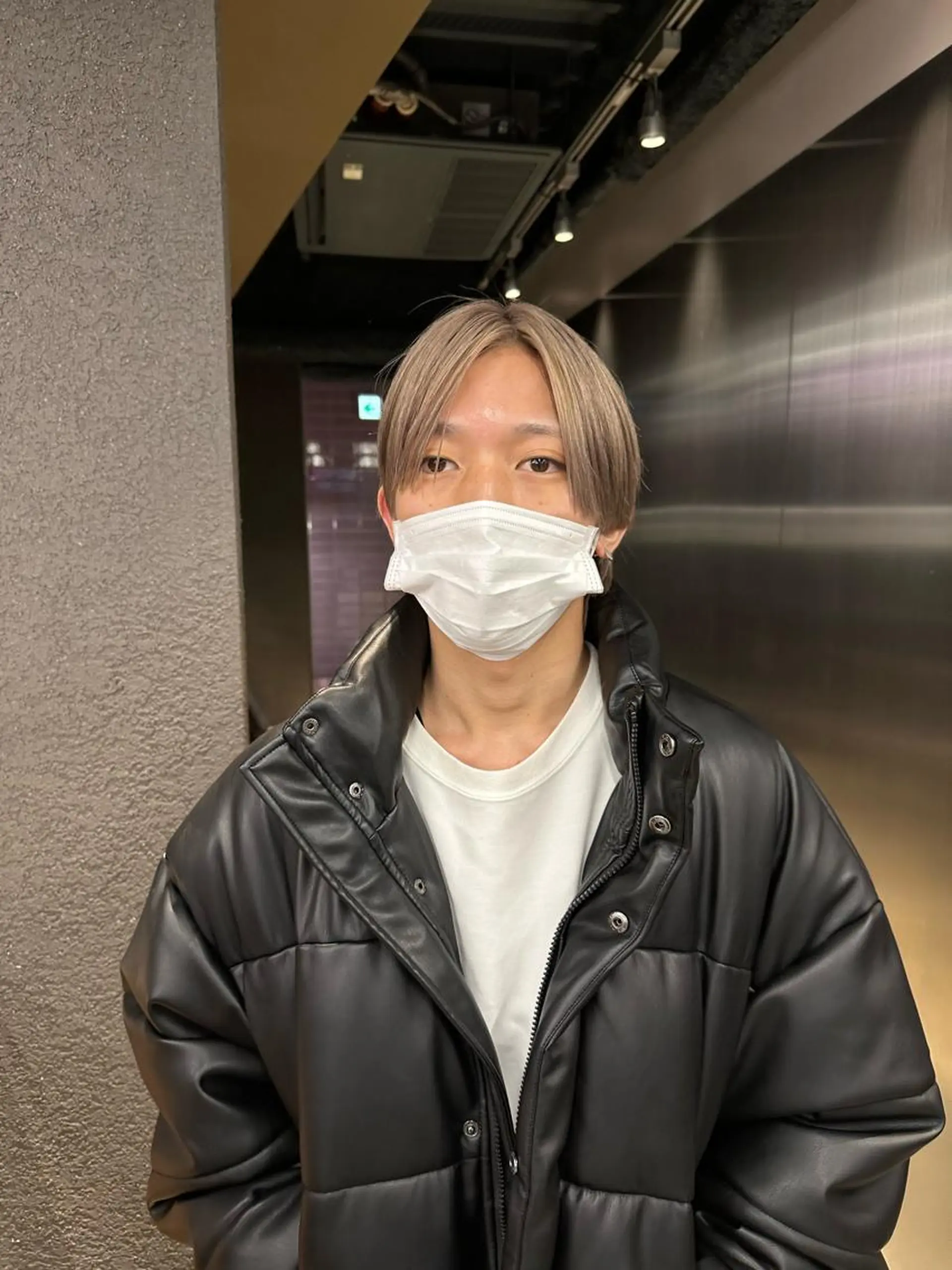 ショート カラー メンズ グレージュ ミルクティーグレージュ ヘアカラー トリートメント 鈴木/ミルクティー/ ブリーチ/ボブ/のヘアスタイル