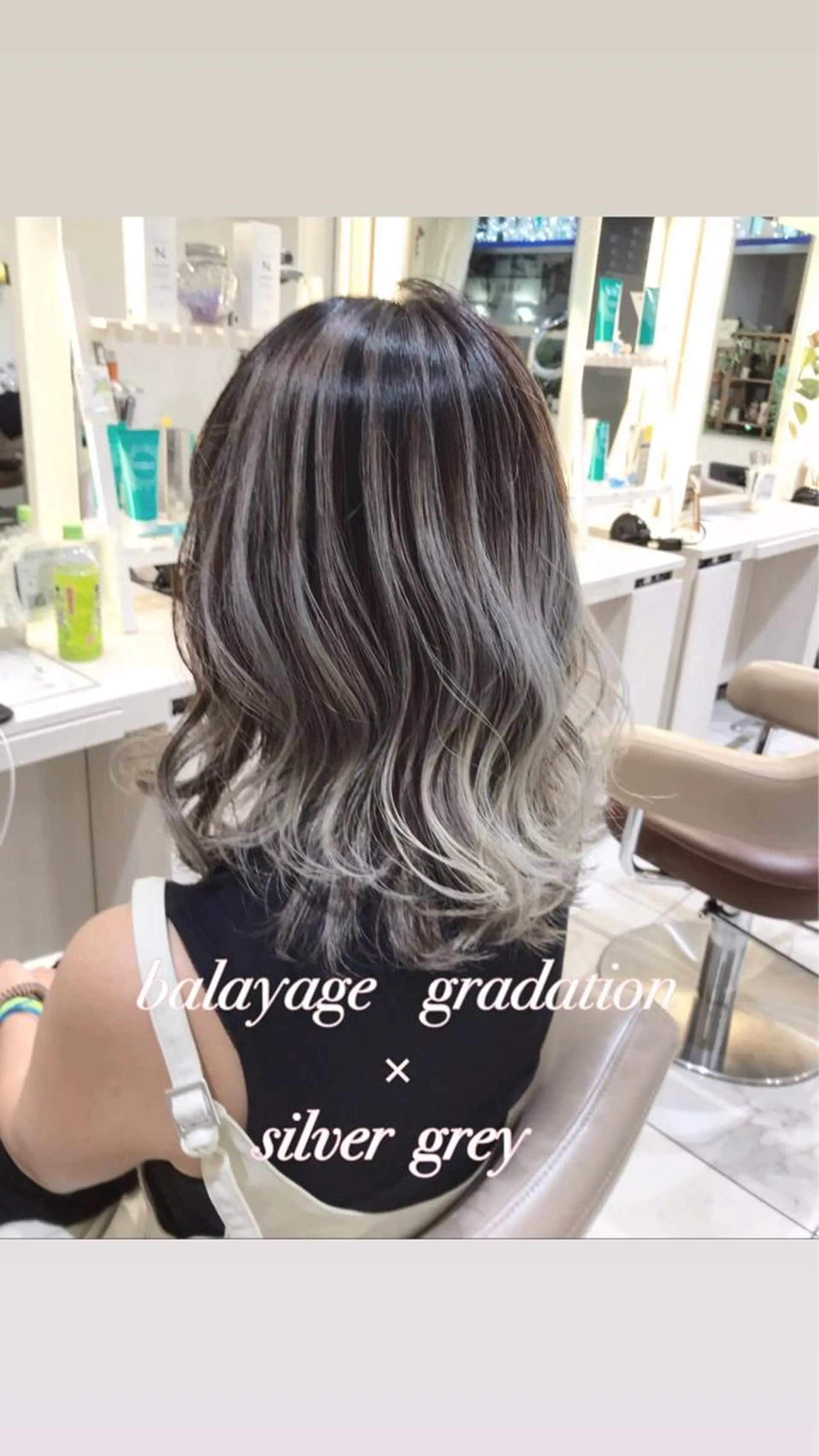 ミディアム カラー バレイヤージュ グラデーションカラー シルバー レイヤーカット カット ヘアカラー 山崎俊輔/髪質改善 /バレイヤージュのヘアスタイル